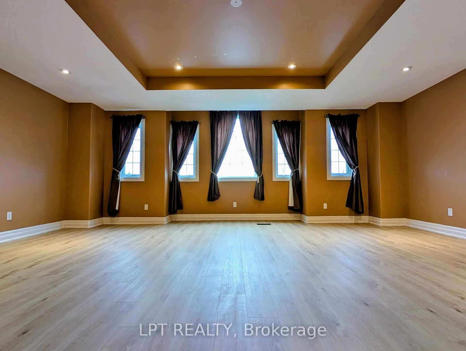 Photo 19 of 64 Yarrow Court, Kitchener — HOMEH