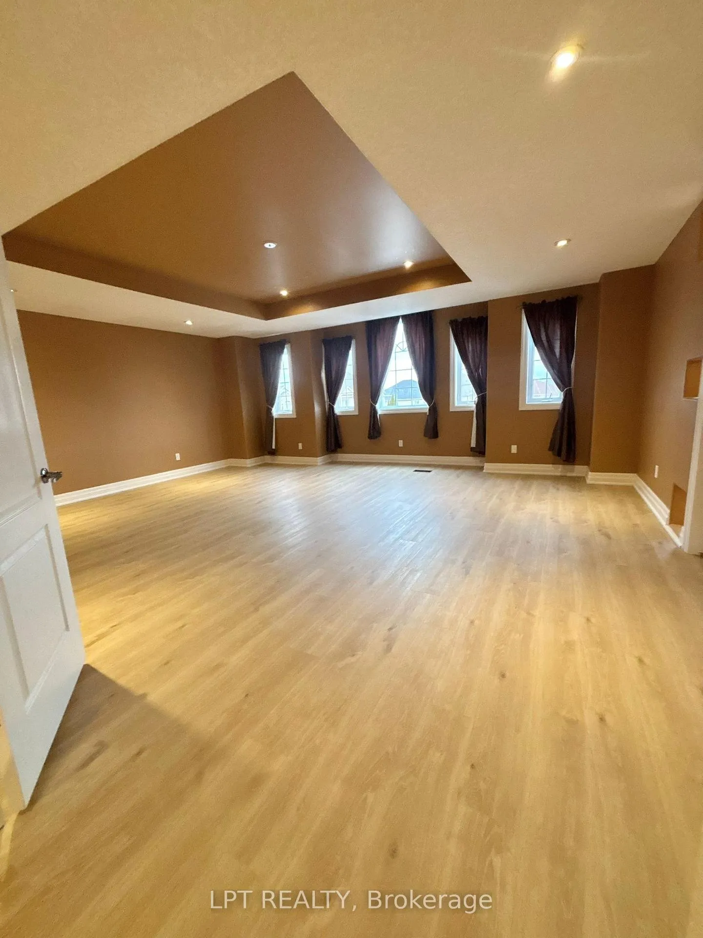 Photo 20 of 64 Yarrow Court, Kitchener — HOMEH