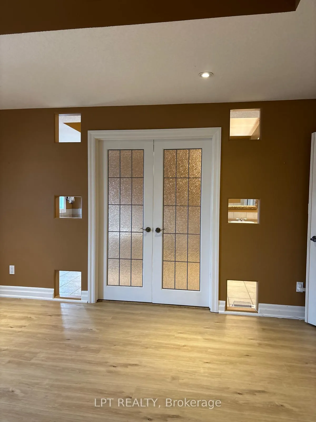 Photo 23 of 64 Yarrow Court, Kitchener — HOMEH