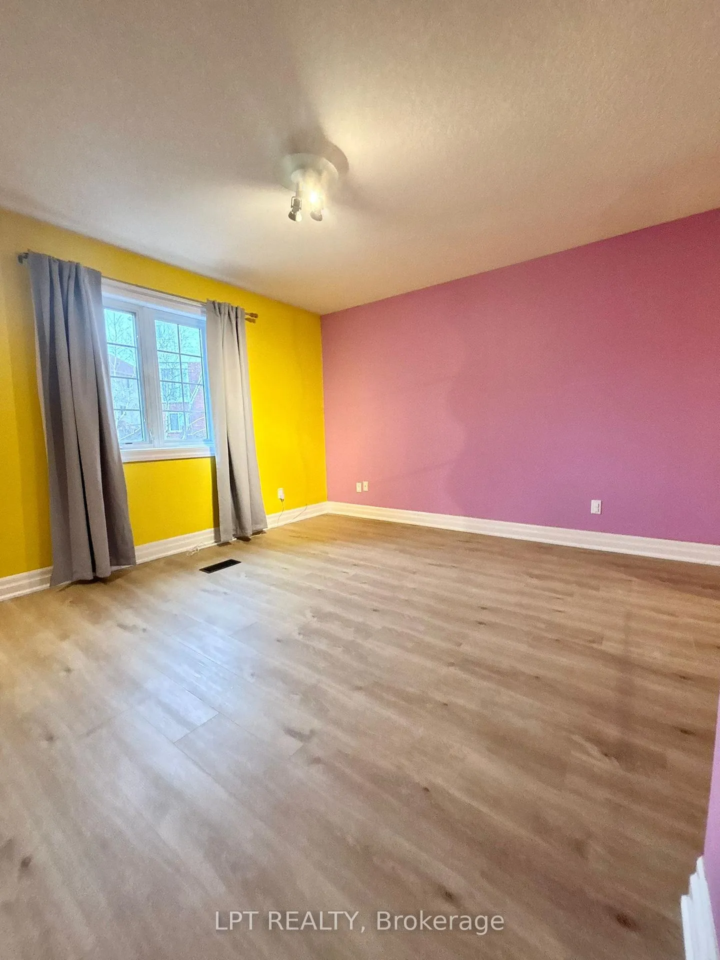 Photo 24 of 64 Yarrow Court, Kitchener — HOMEH