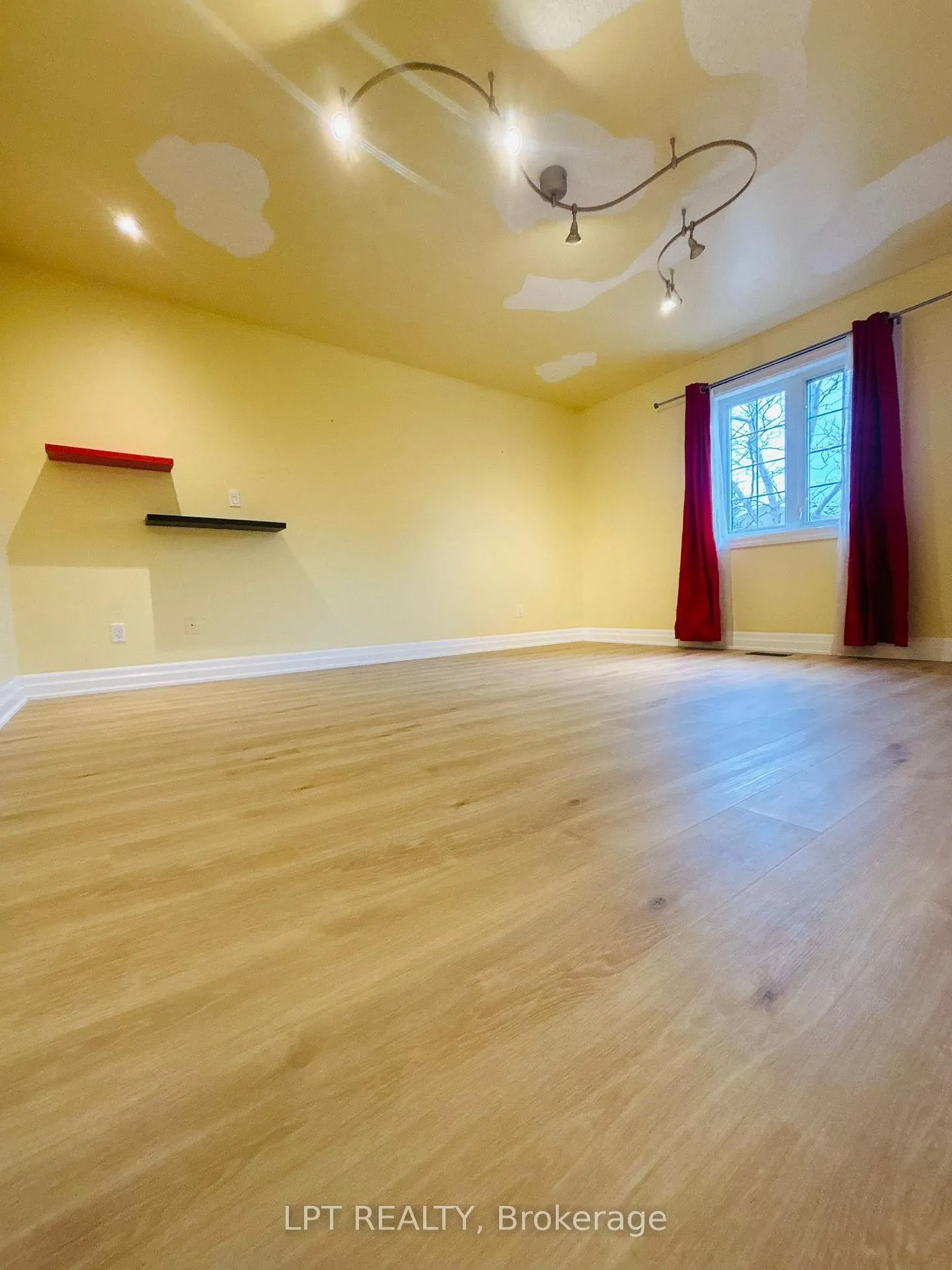 Photo 26 of 64 Yarrow Court, Kitchener — HOMEH