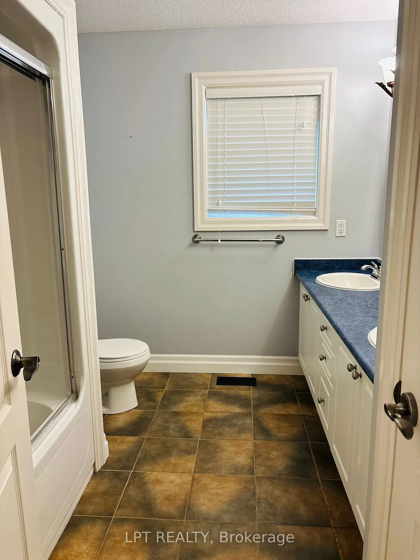 Photo 27 of 64 Yarrow Court, Kitchener — HOMEH