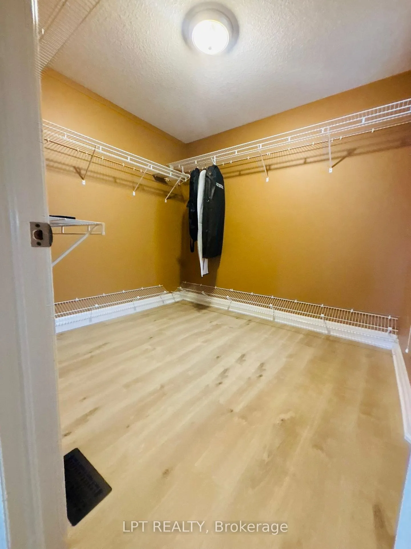 Photo 29 of 64 Yarrow Court, Kitchener — HOMEH