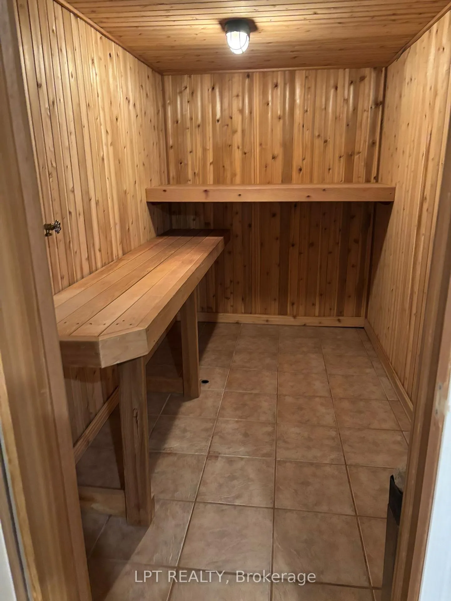 Photo 32 of 64 Yarrow Court, Kitchener — HOMEH