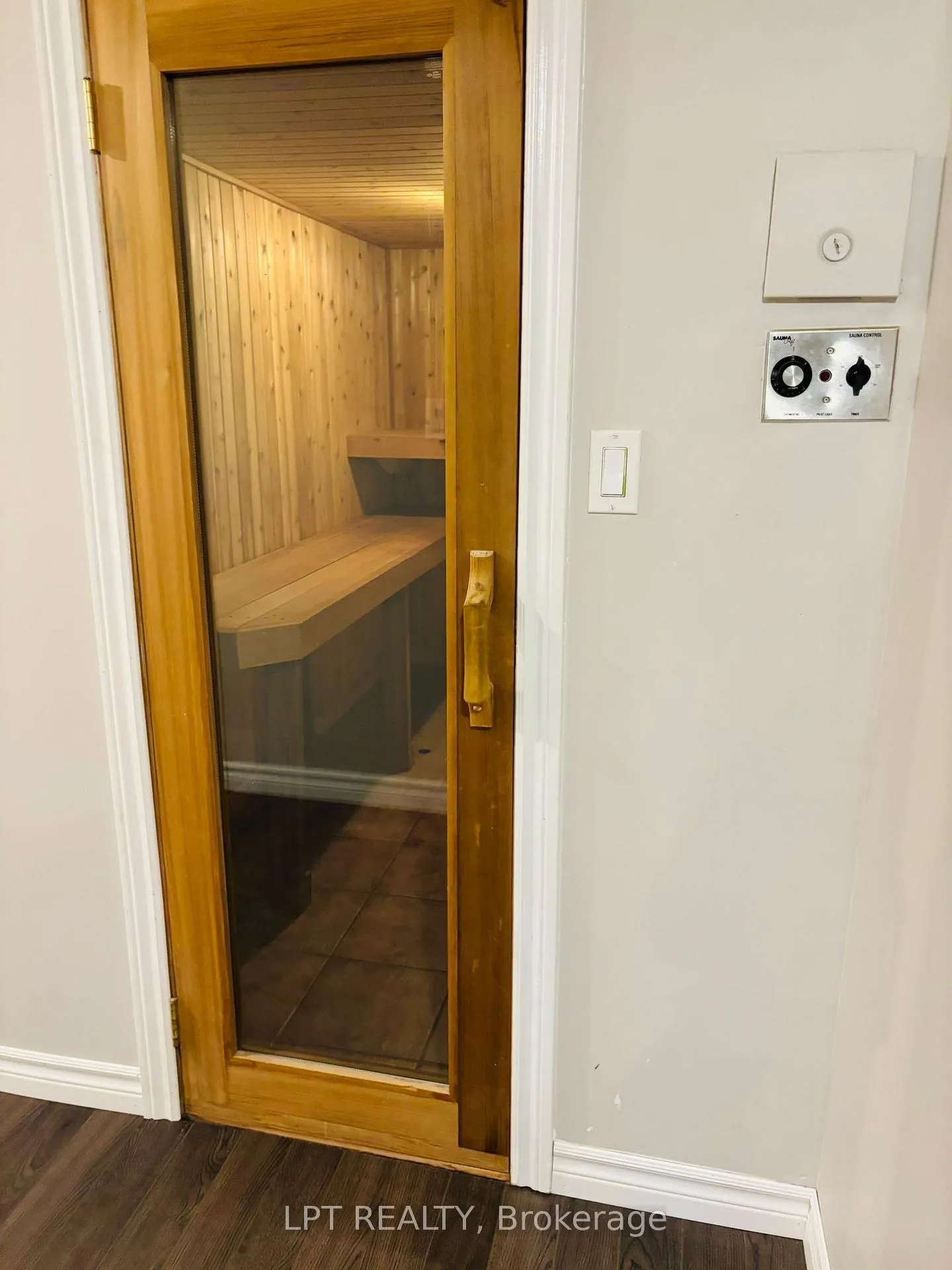 Photo 33 of 64 Yarrow Court, Kitchener — HOMEH