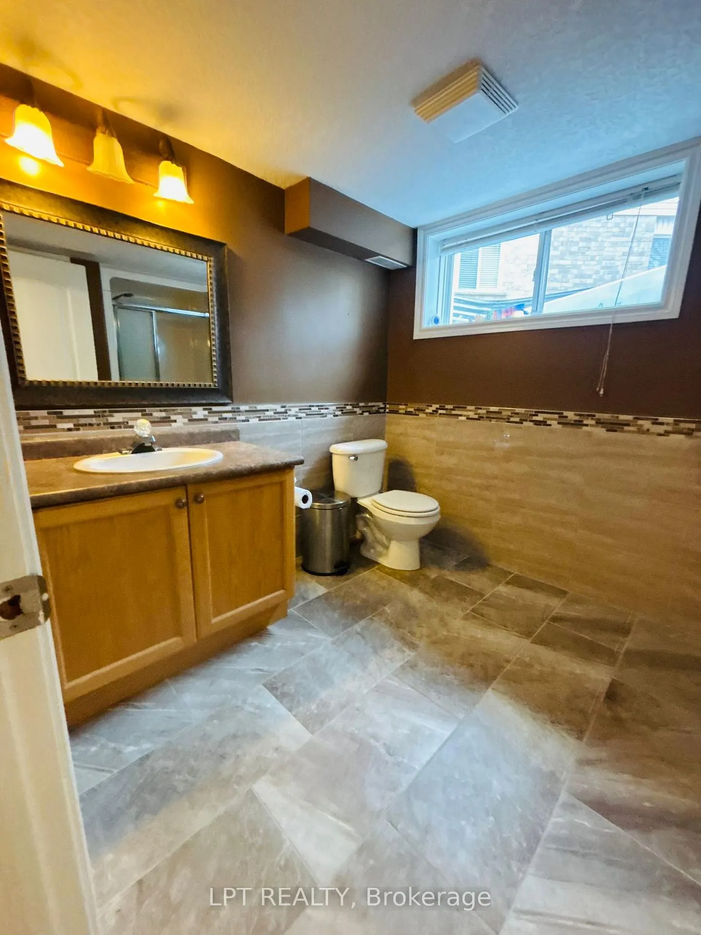 Photo 35 of 64 Yarrow Court, Kitchener — HOMEH