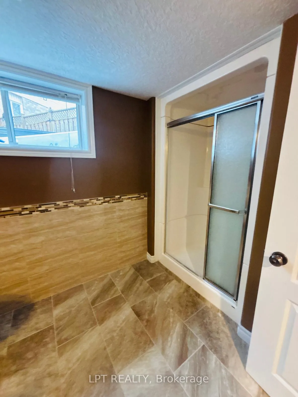 Photo 36 of 64 Yarrow Court, Kitchener — HOMEH