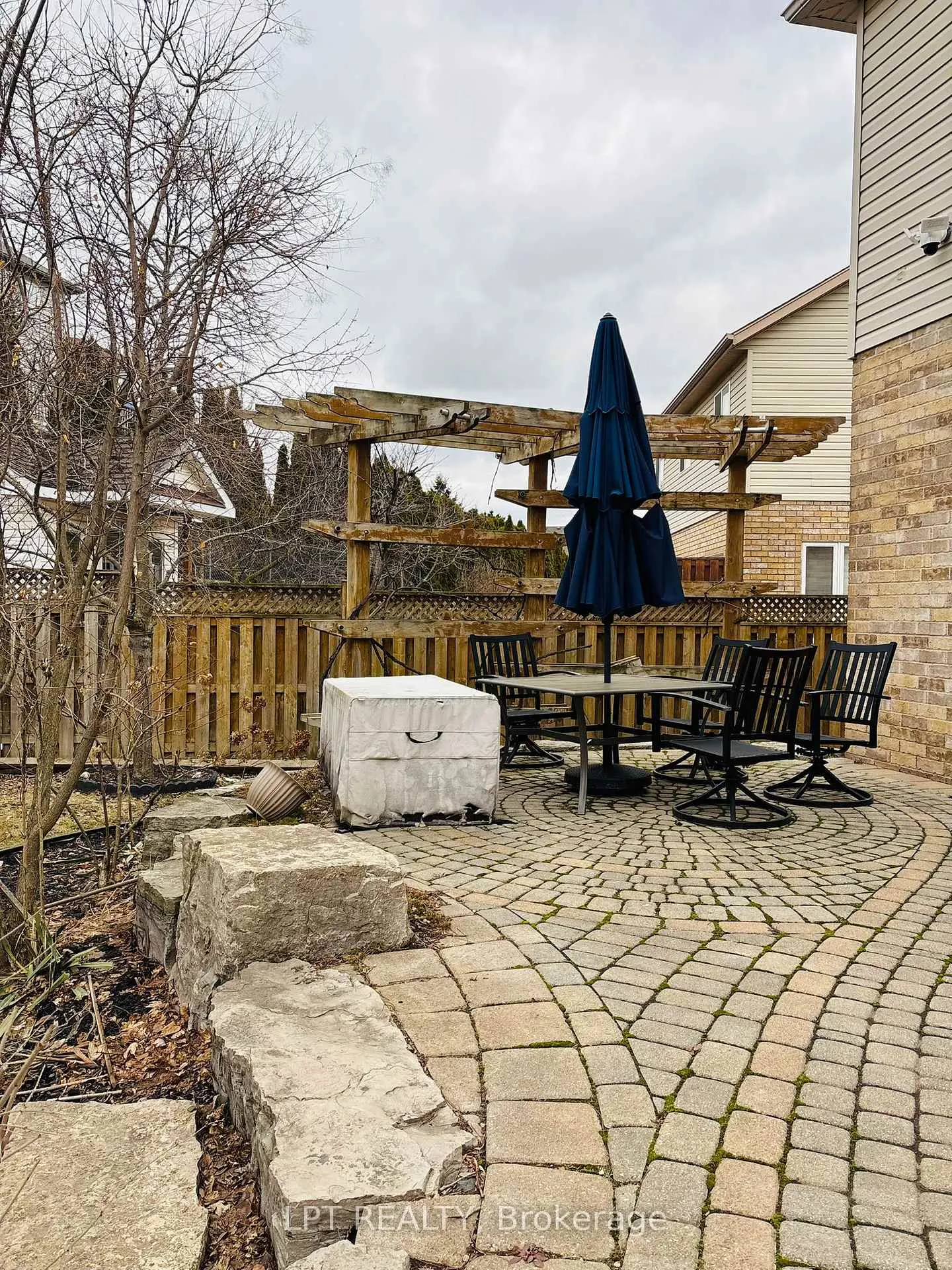 Photo 38 of 64 Yarrow Court, Kitchener — HOMEH