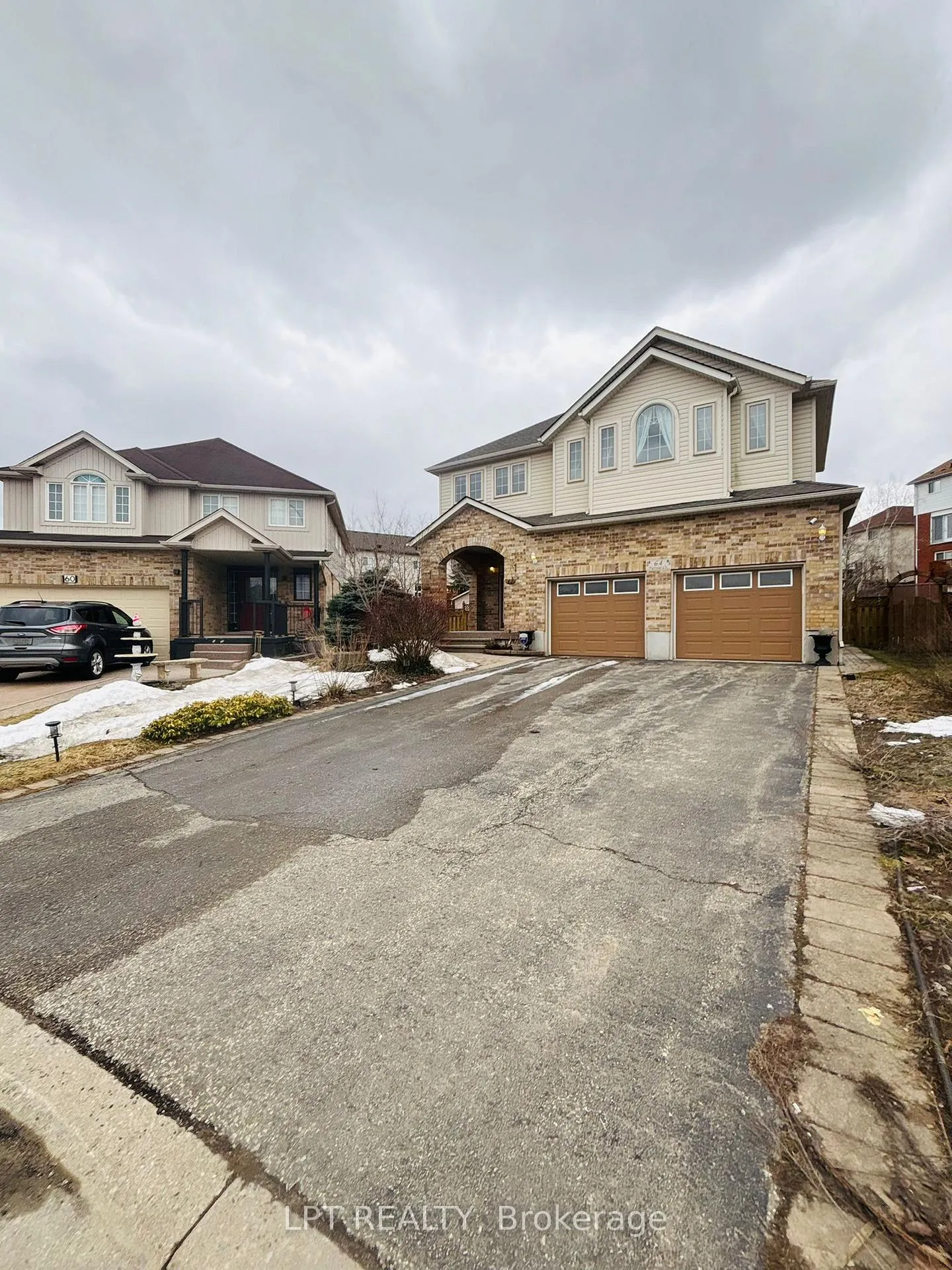 Photo 40 of 64 Yarrow Court, Kitchener — HOMEH