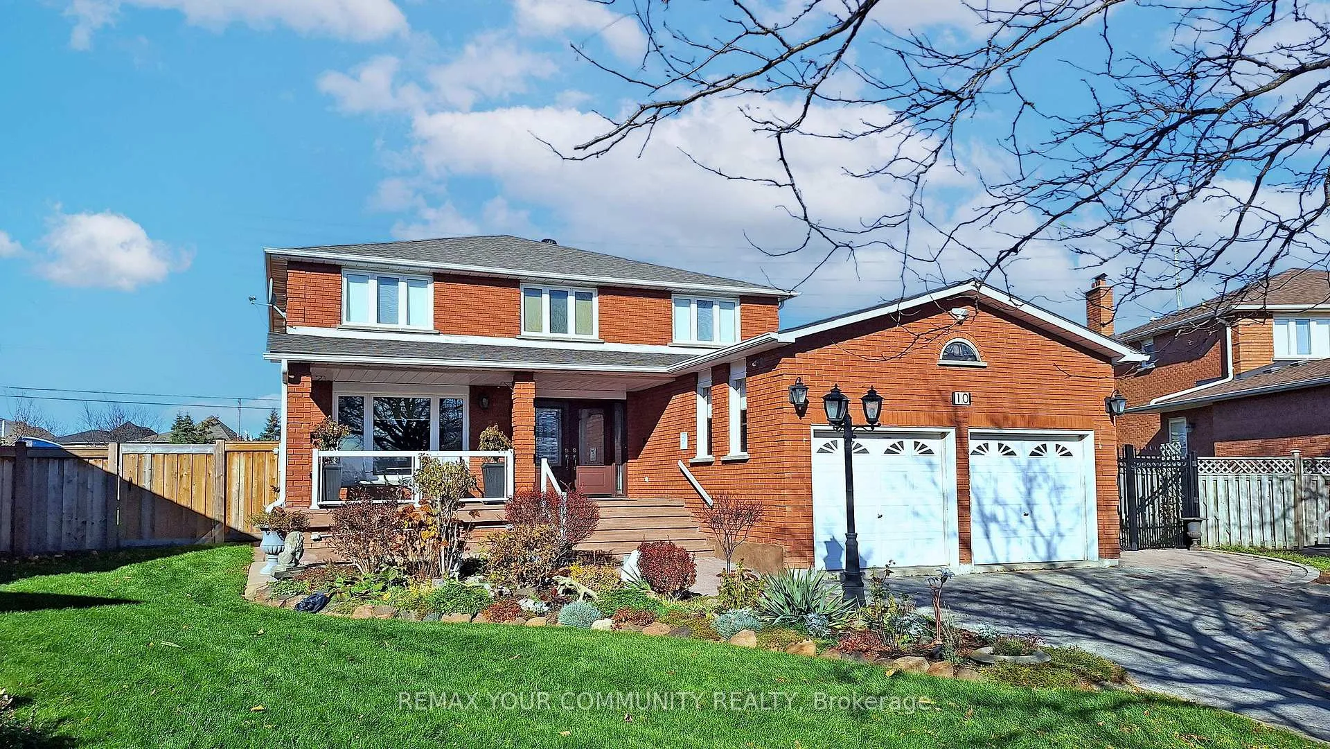 Front of 10 Hollyburn Court