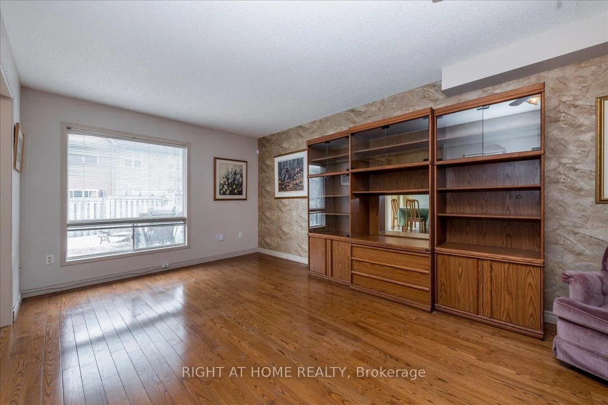 Photo 4 of 142 Leslie Avenue, Barrie, Holly — HOMEH