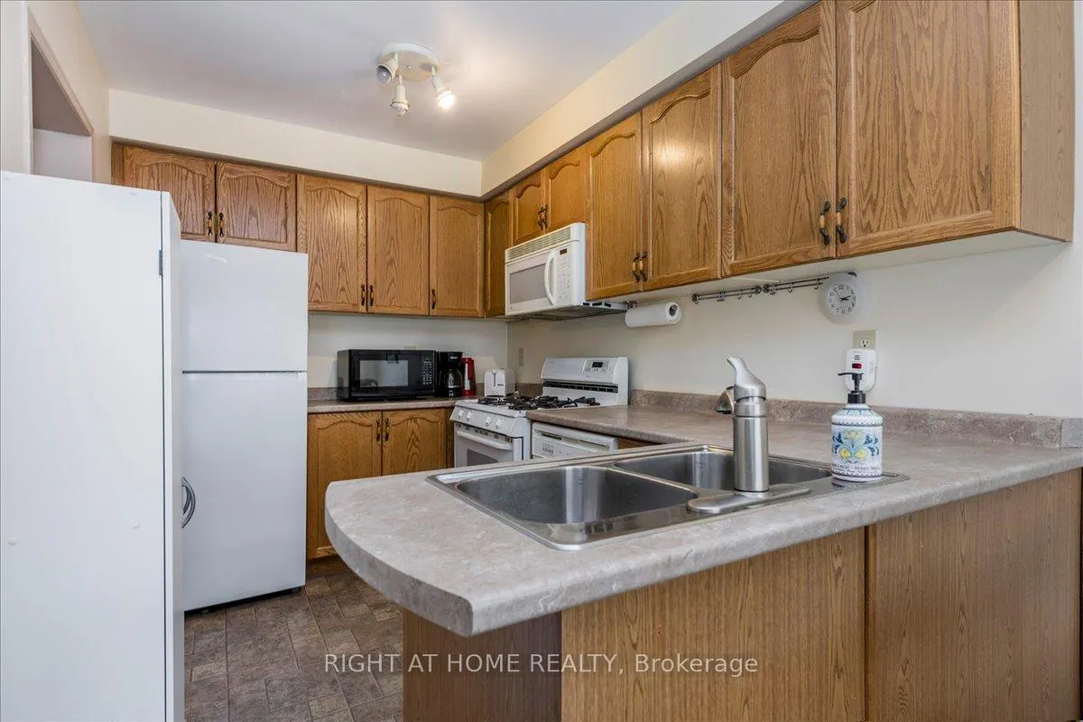 Photo 7 of 142 Leslie Avenue, Barrie, Holly — HOMEH