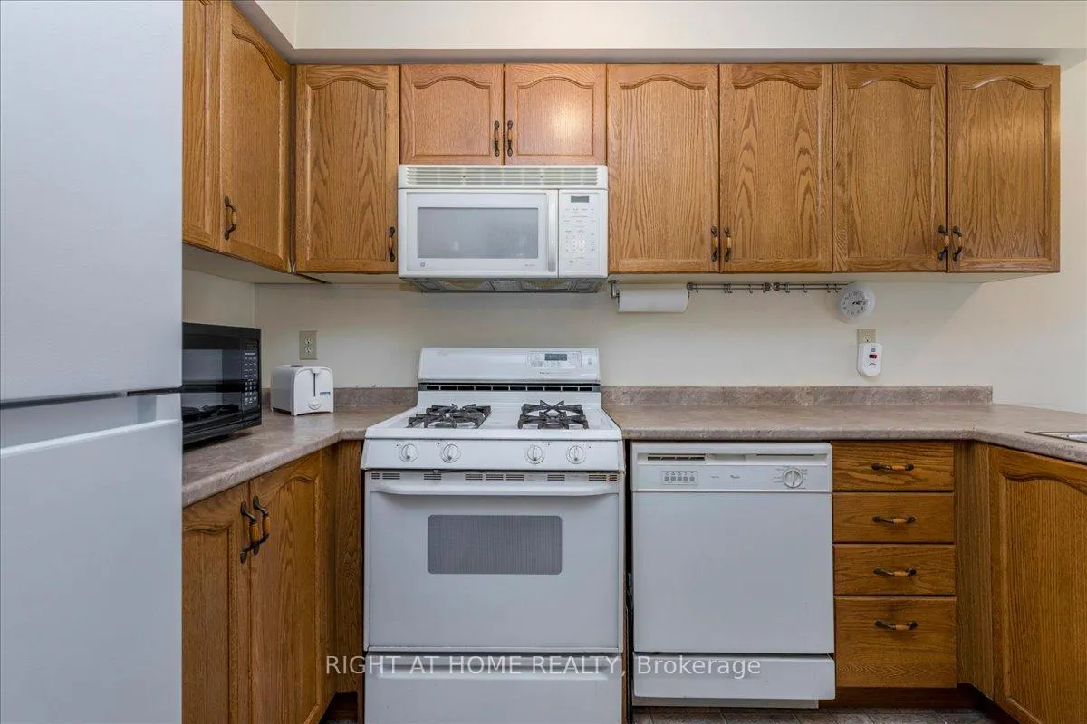 Photo 9 of 142 Leslie Avenue, Barrie, Holly — HOMEH