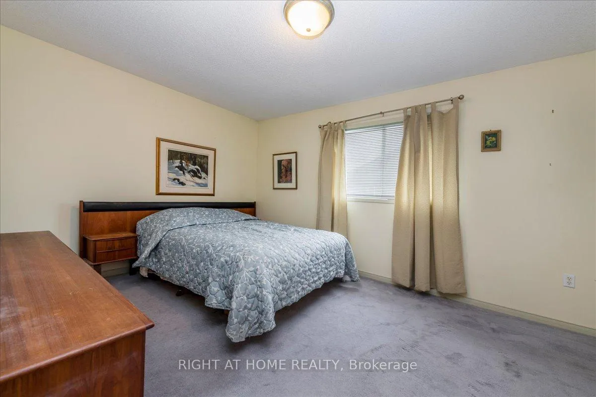 Photo 12 of 142 Leslie Avenue, Barrie, Holly — HOMEH