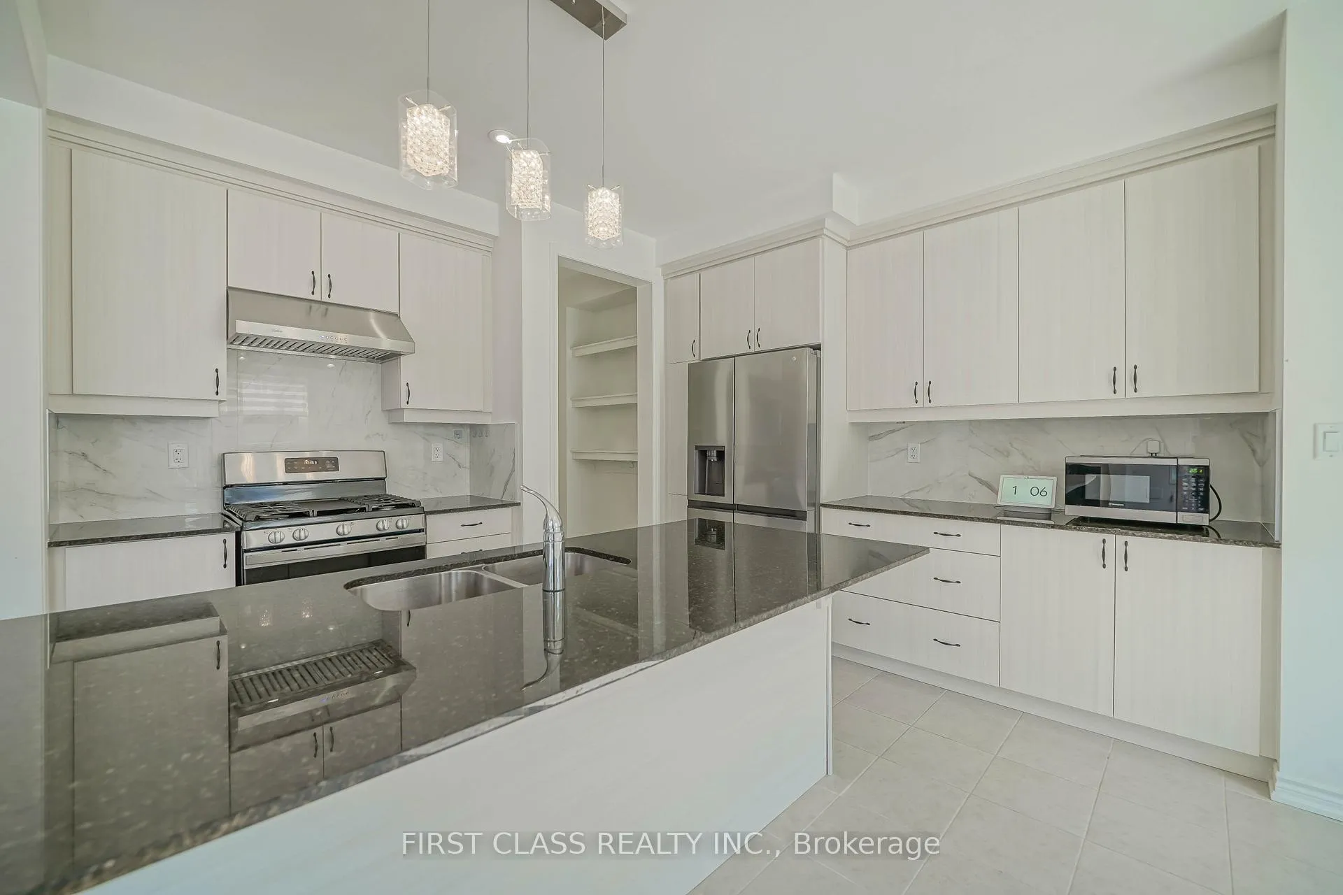 Photo 3 of 1475 mockingbird Square, Pickering, Rural Pickering — HOMEH