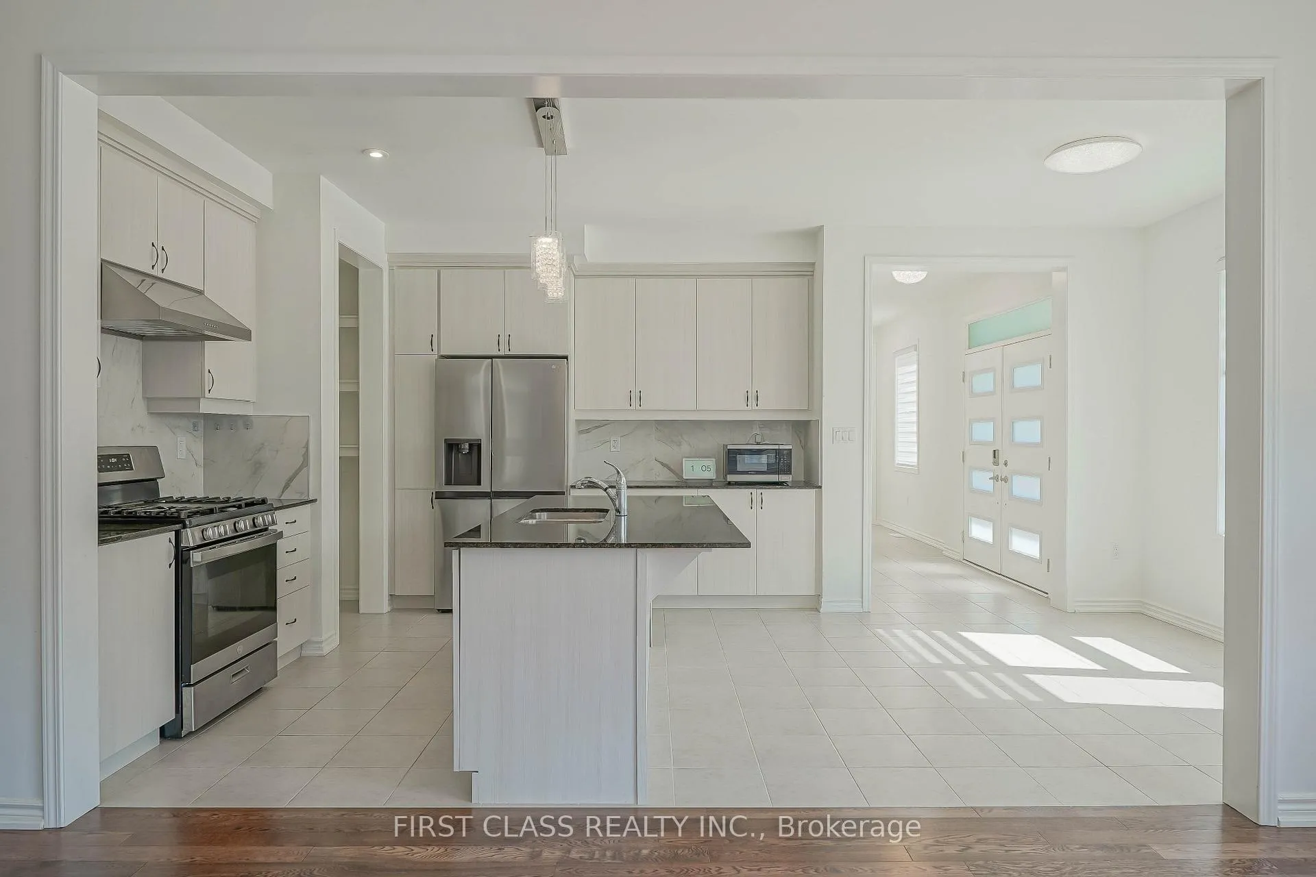 Photo 4 of 1475 mockingbird Square, Pickering, Rural Pickering — HOMEH