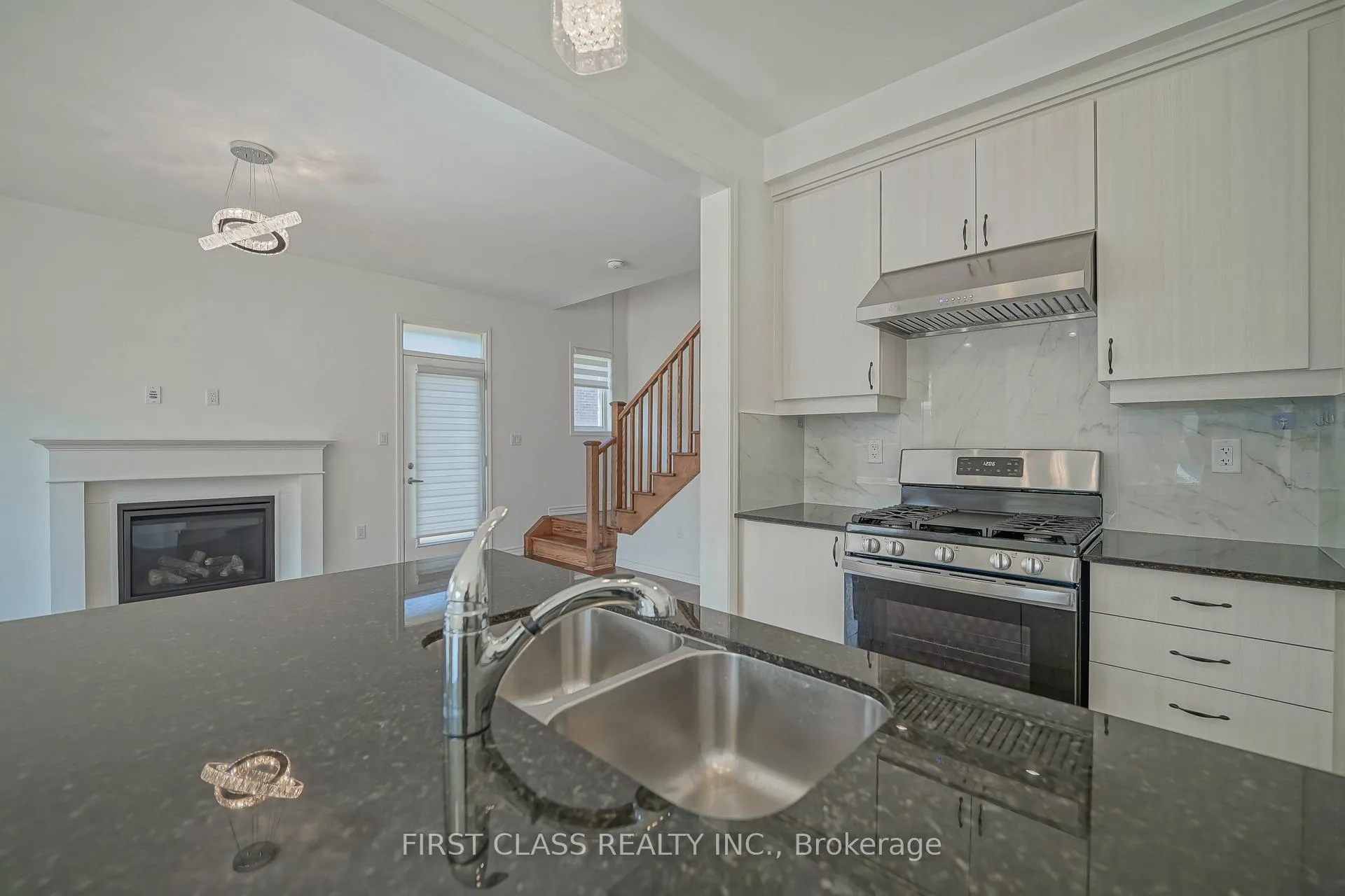 Photo 5 of 1475 mockingbird Square, Pickering, Rural Pickering — HOMEH