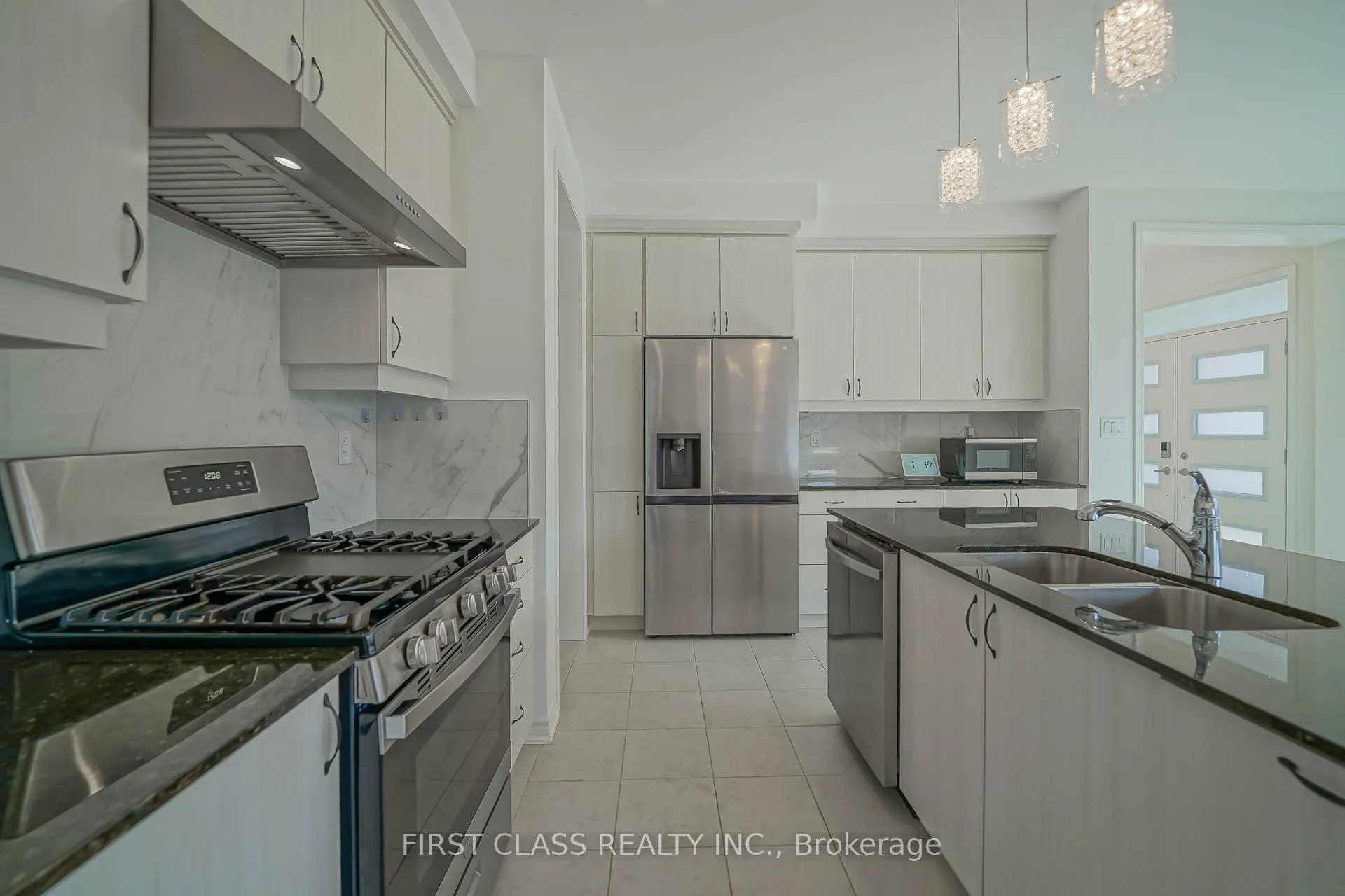 Photo 6 of 1475 mockingbird Square, Pickering, Rural Pickering — HOMEH