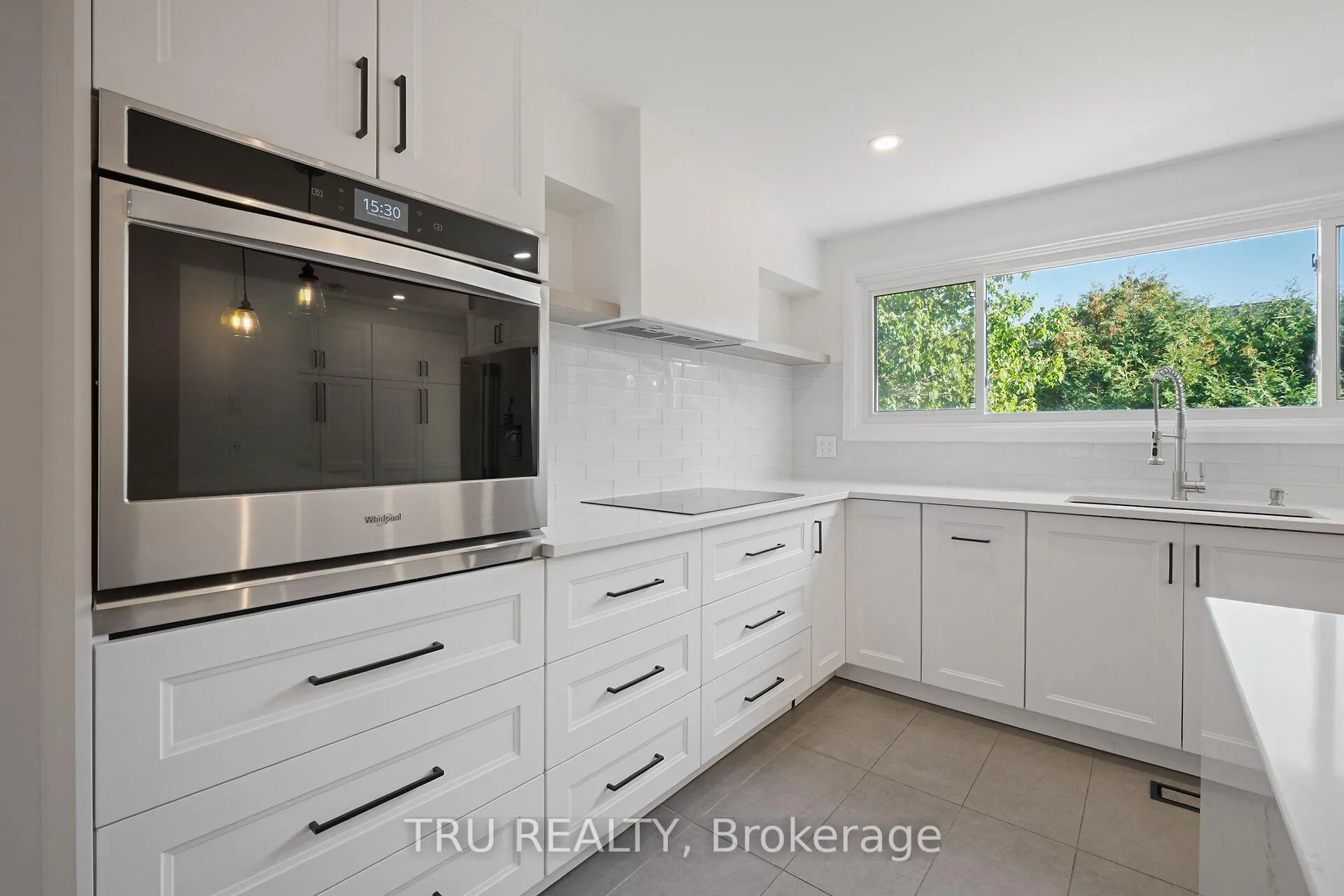 Photo 8 of 12 Apache Crescent, Ottawa, City View/Skyline/Fisher Heights/Parkwood Hills — HOMEH