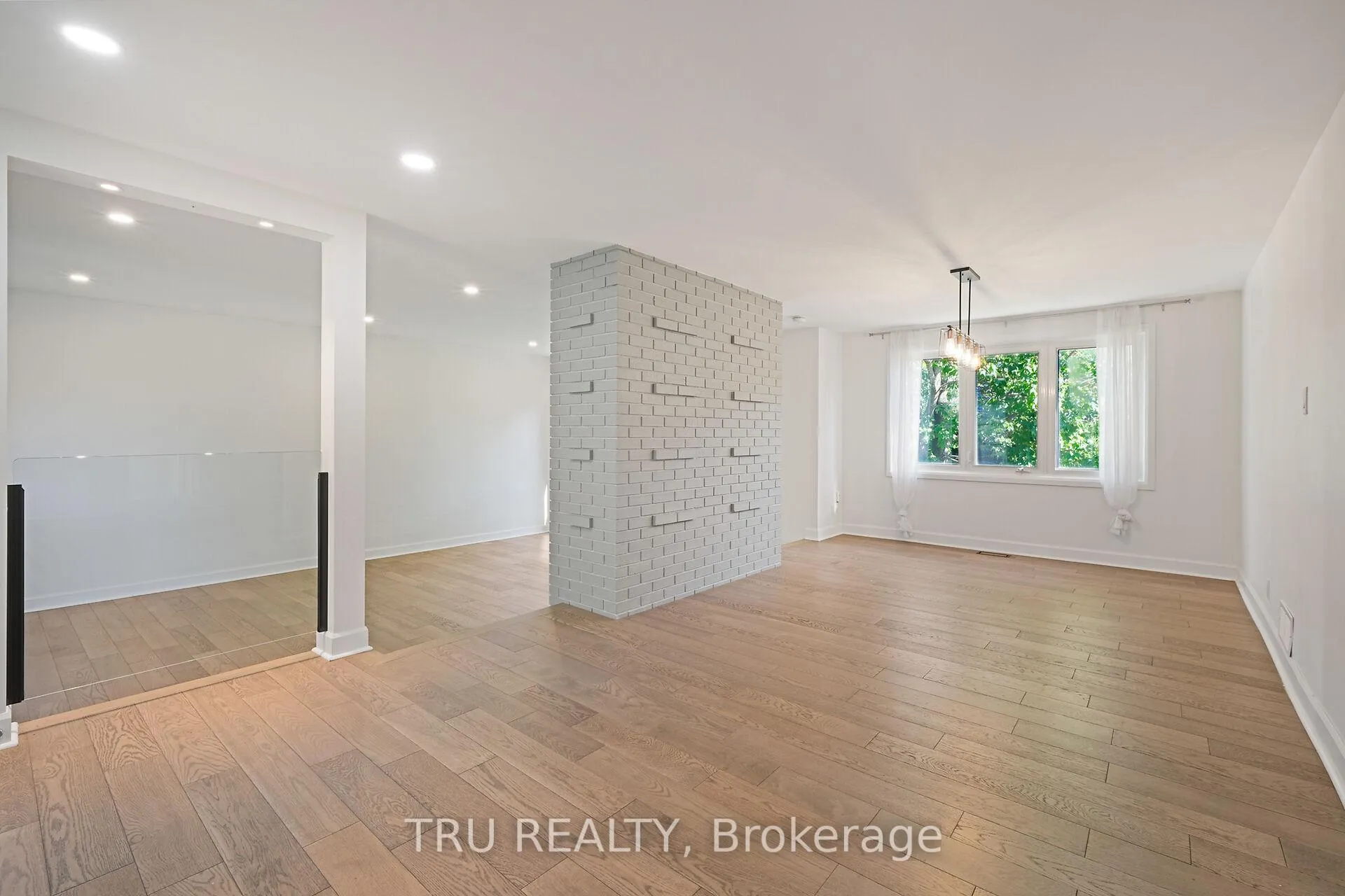 Photo 19 of 12 Apache Crescent, Ottawa, City View/Skyline/Fisher Heights/Parkwood Hills — HOMEH