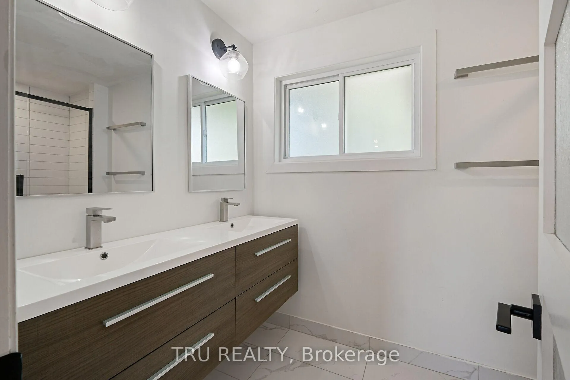 Photo 28 of 12 Apache Crescent, Ottawa, City View/Skyline/Fisher Heights/Parkwood Hills — HOMEH