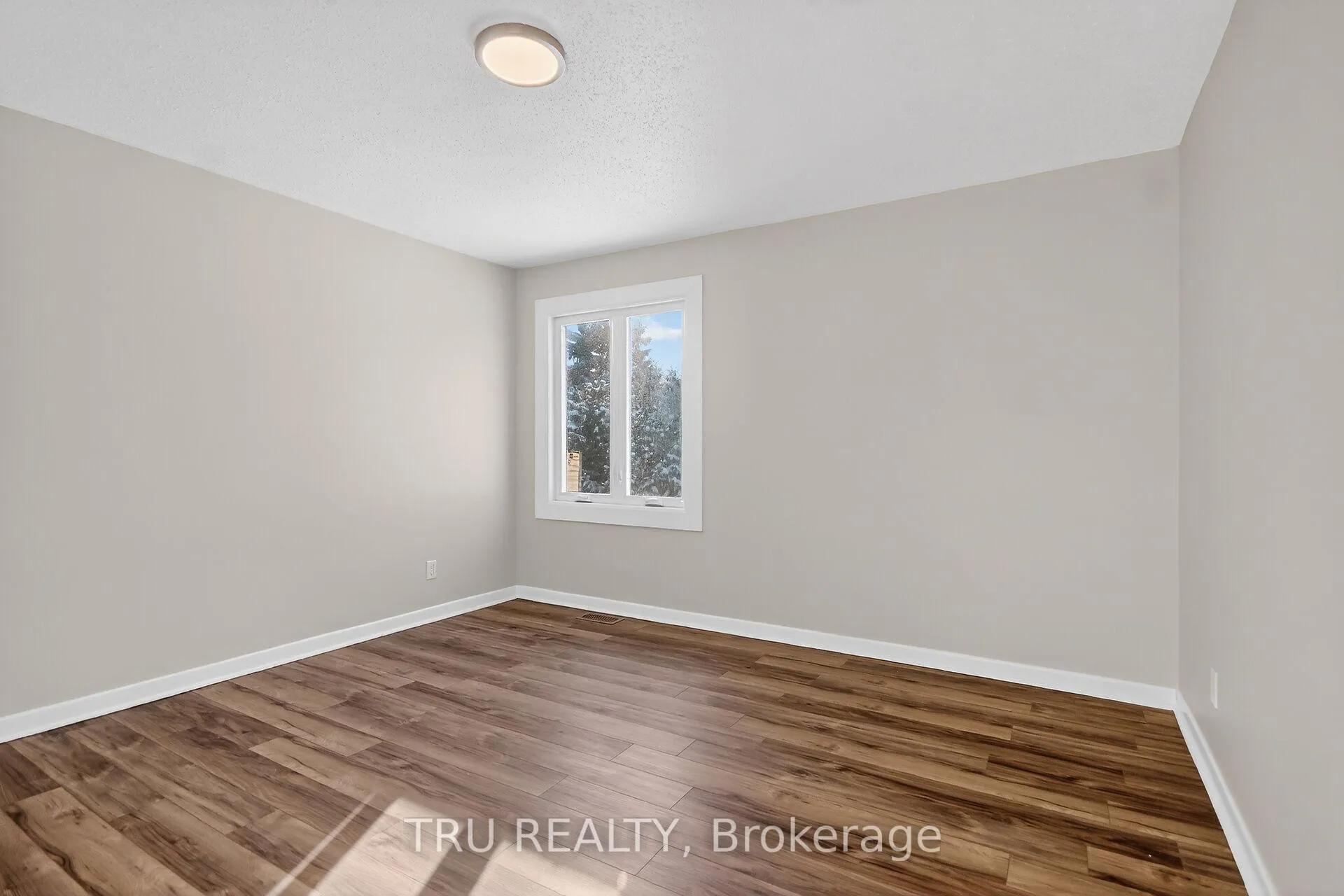Photo 31 of 12 Apache Crescent, Ottawa, City View/Skyline/Fisher Heights/Parkwood Hills — HOMEH