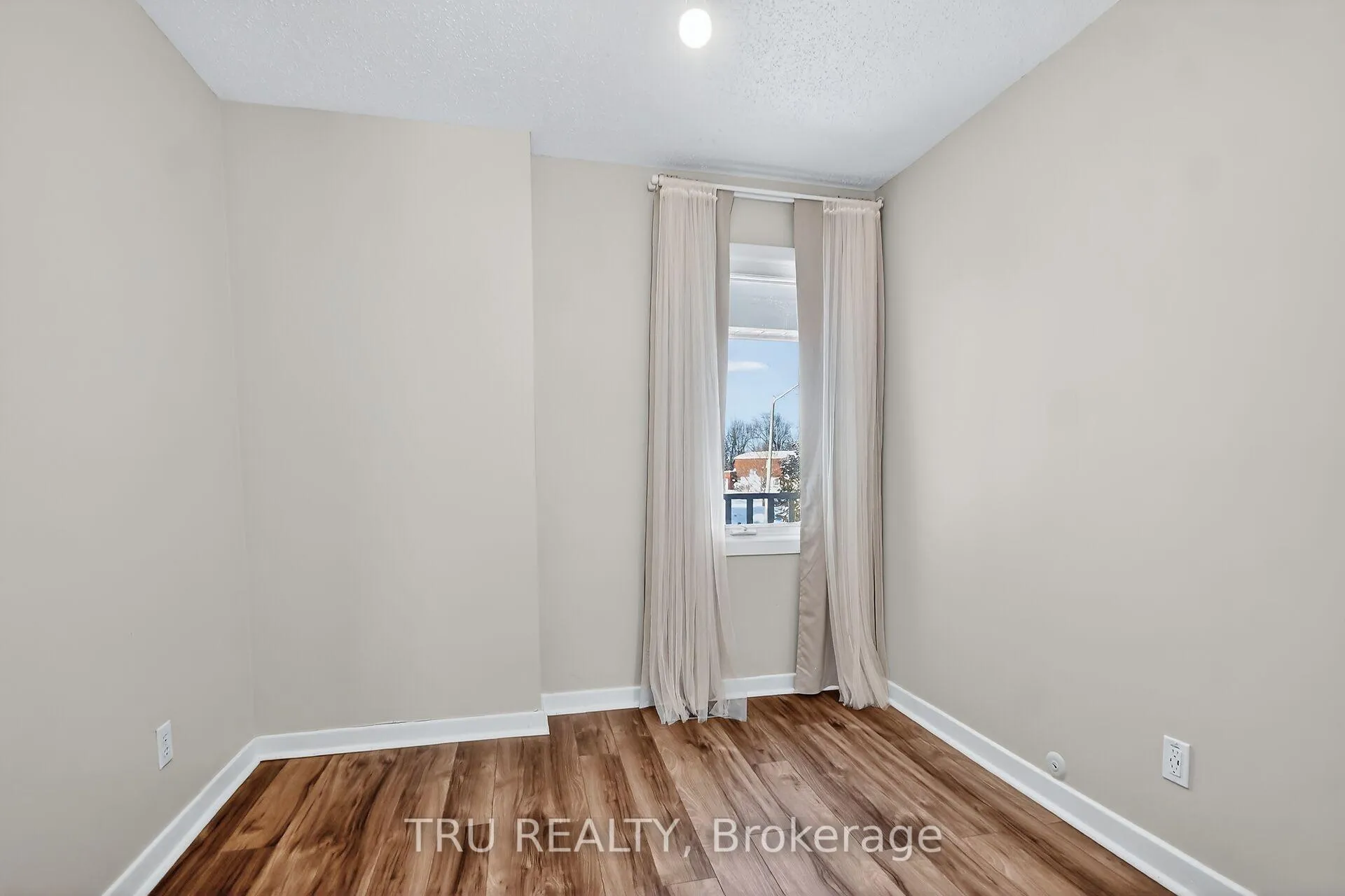Photo 32 of 12 Apache Crescent, Ottawa, City View/Skyline/Fisher Heights/Parkwood Hills — HOMEH