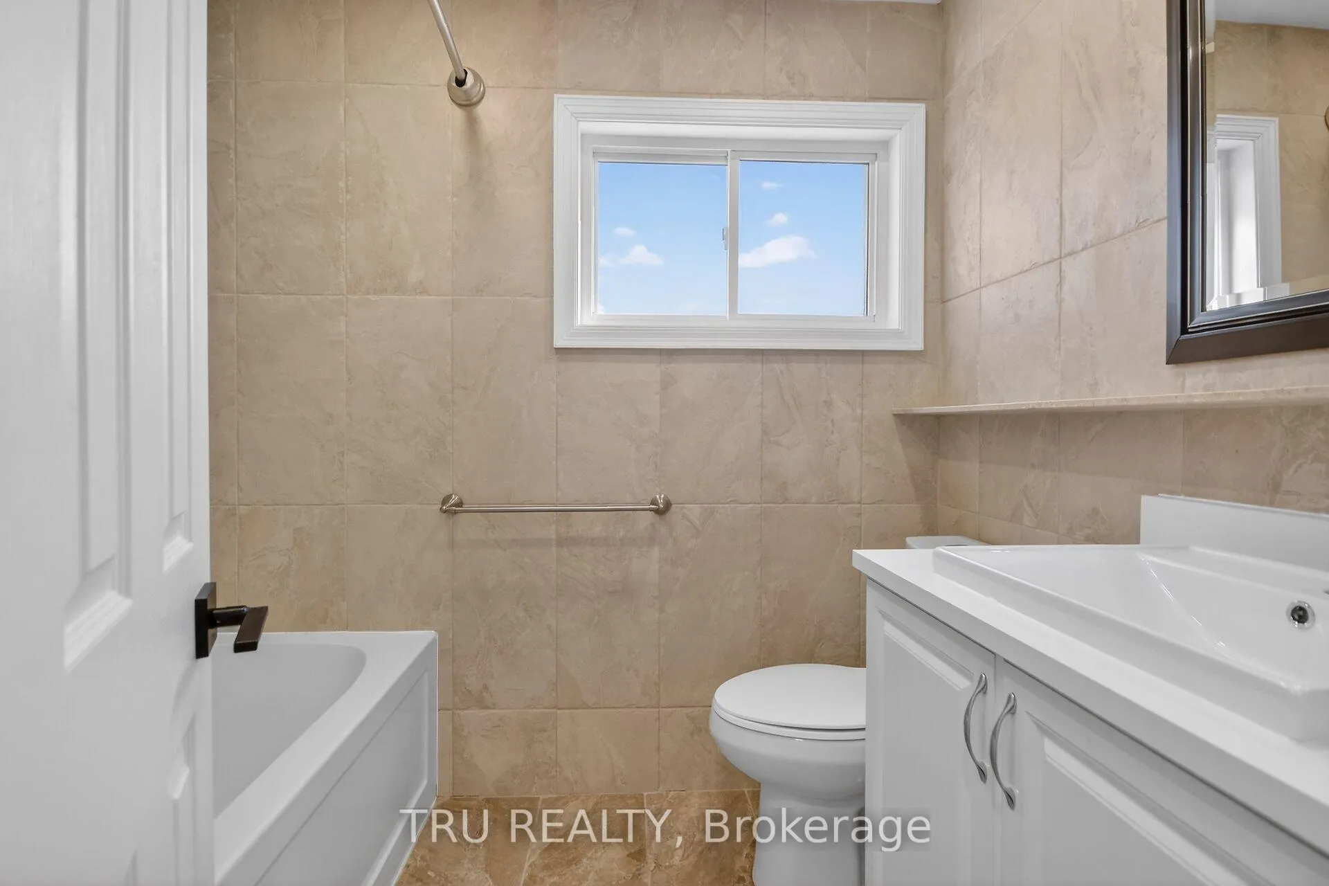 Photo 35 of 12 Apache Crescent, Ottawa, City View/Skyline/Fisher Heights/Parkwood Hills — HOMEH