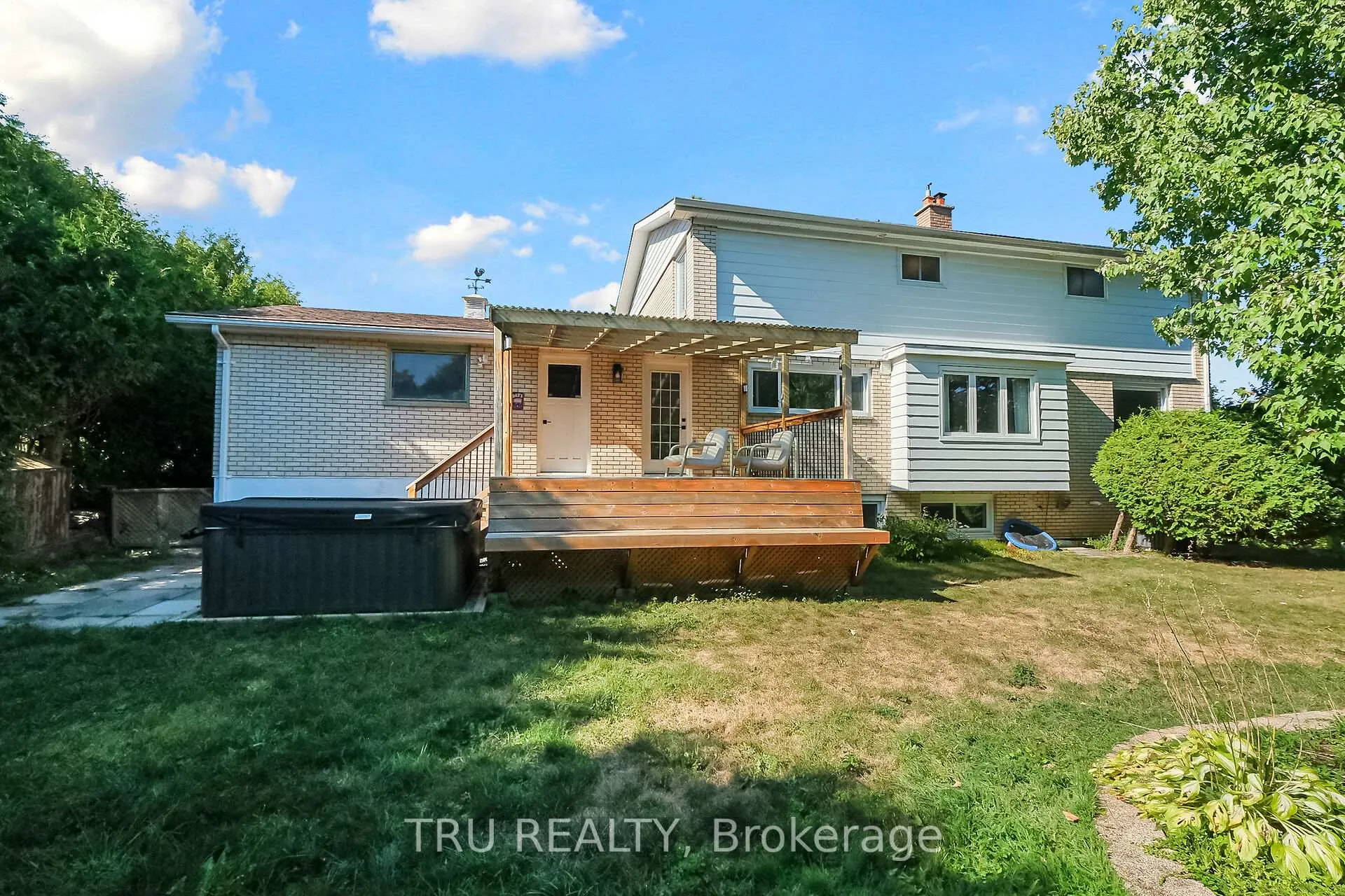 Photo 45 of 12 Apache Crescent, Ottawa, City View/Skyline/Fisher Heights/Parkwood Hills — HOMEH
