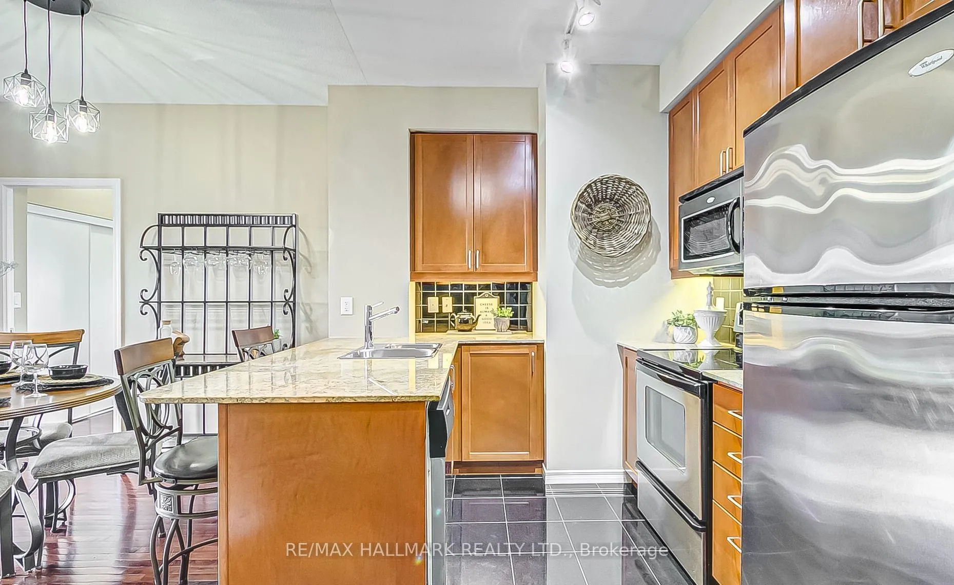 Front of Unit 506, 736 Spadina Avenue