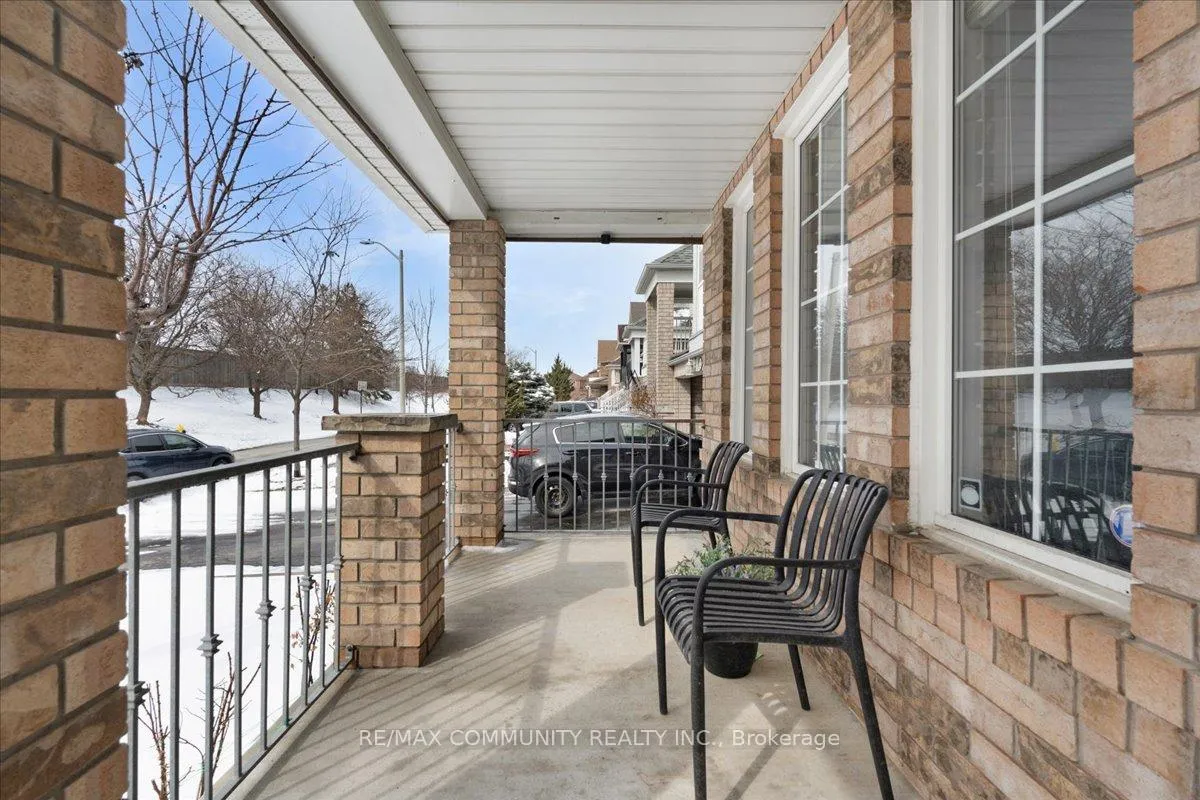 Photo 2 of 88 Mainland Crescent, Vaughan, Vellore Village — HOMEH