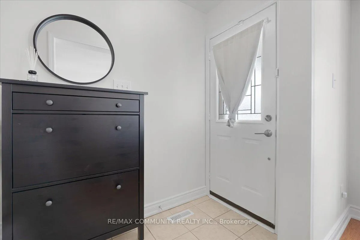 Photo 4 of 88 Mainland Crescent, Vaughan, Vellore Village — HOMEH
