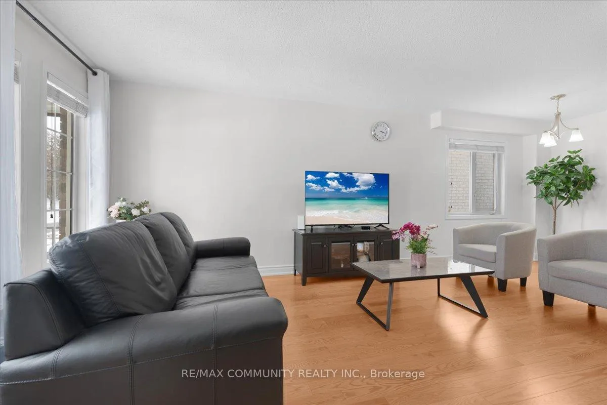 Photo 5 of 88 Mainland Crescent, Vaughan, Vellore Village — HOMEH