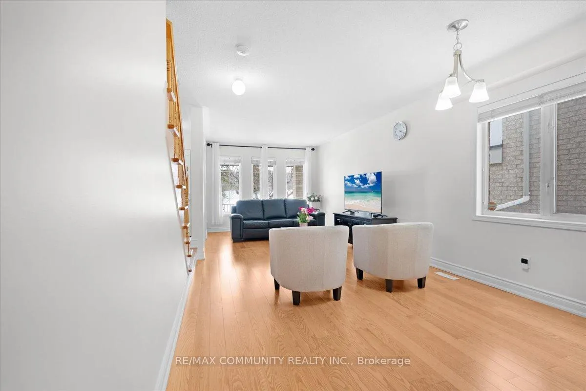 Photo 7 of 88 Mainland Crescent, Vaughan, Vellore Village — HOMEH