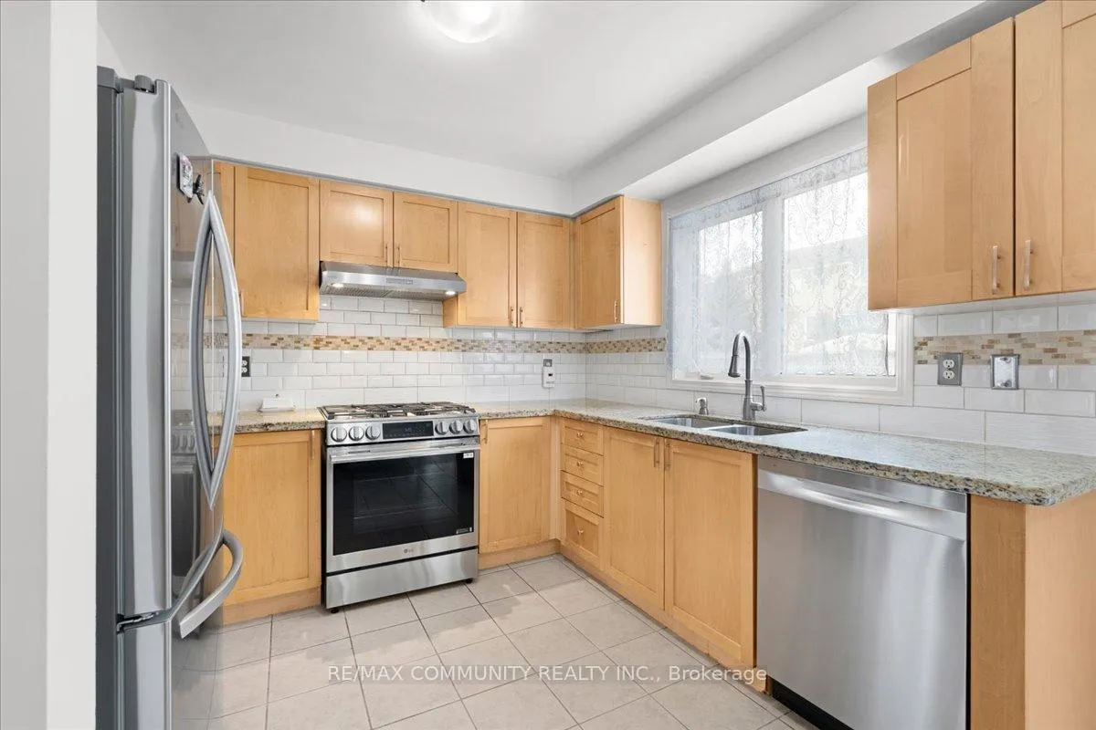 Photo 8 of 88 Mainland Crescent, Vaughan, Vellore Village — HOMEH