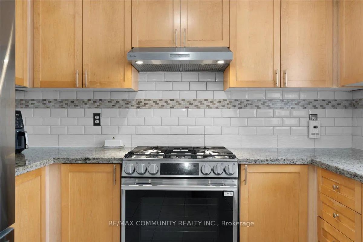 Photo 10 of 88 Mainland Crescent, Vaughan, Vellore Village — HOMEH