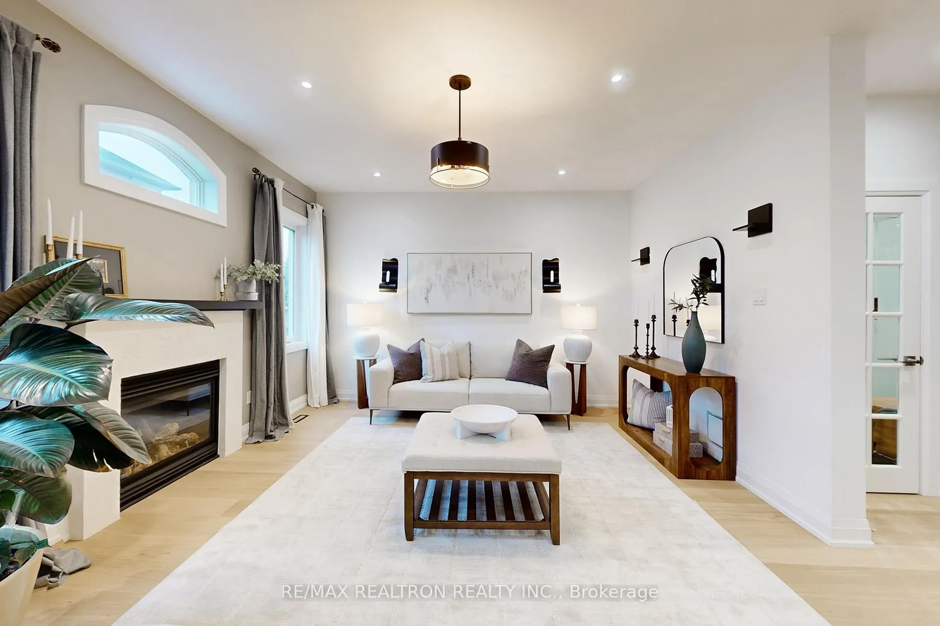 Photo 4 of 7 Honeyview Street, Vaughan, Patterson — HOMEH