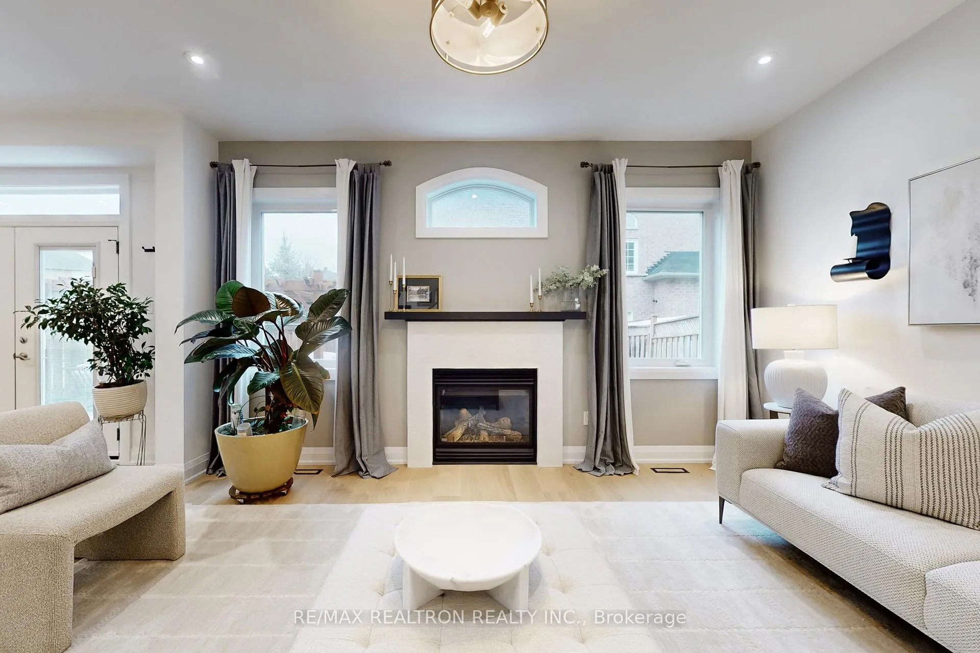 Photo 5 of 7 Honeyview Street, Vaughan, Patterson — HOMEH