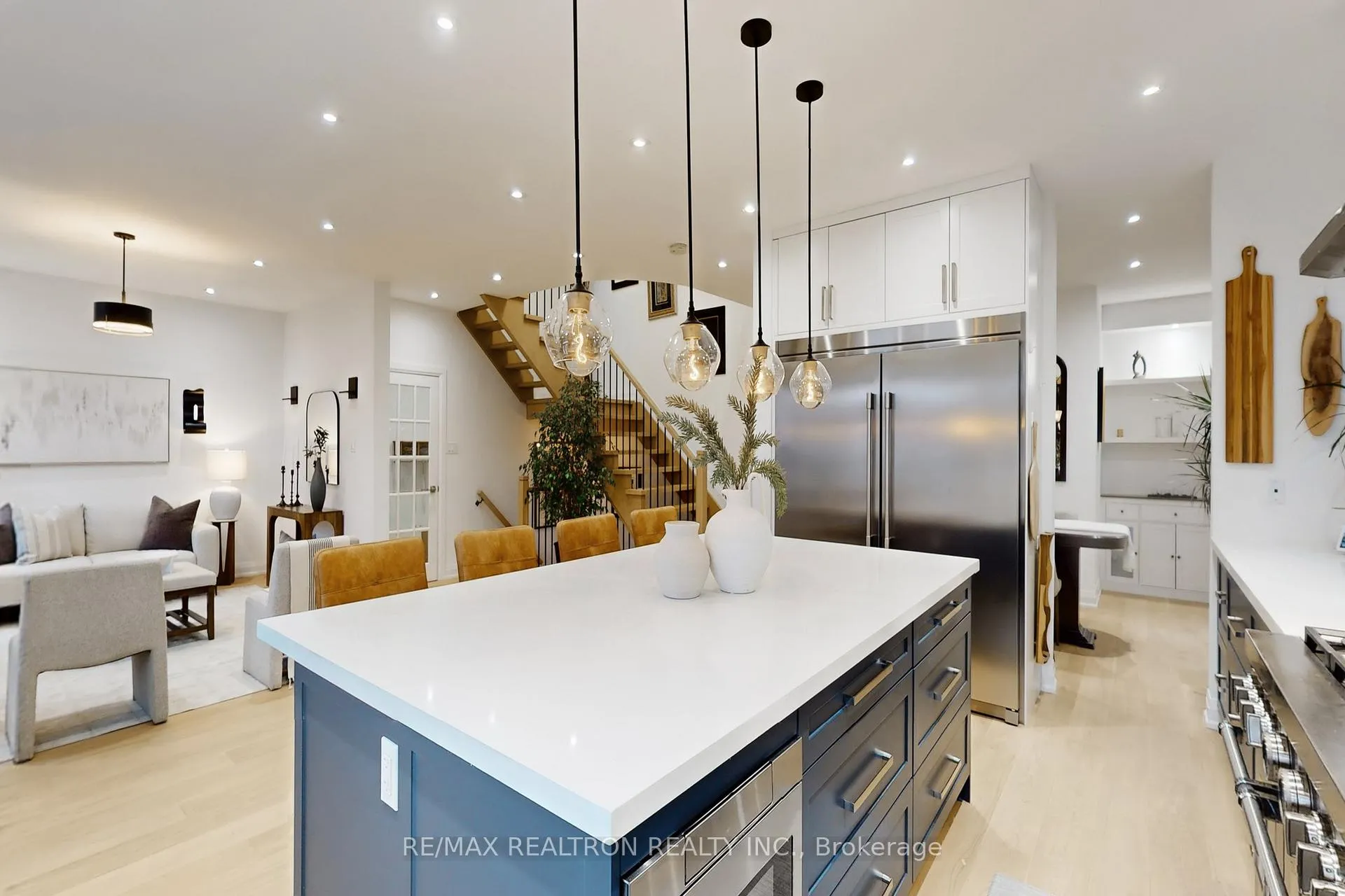 Photo 9 of 7 Honeyview Street, Vaughan, Patterson — HOMEH
