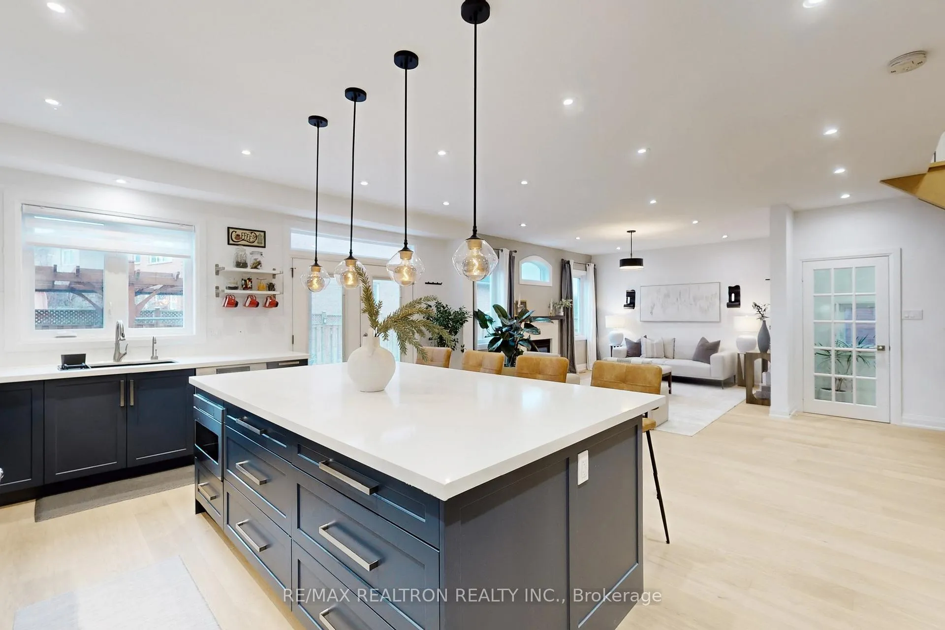 Photo 10 of 7 Honeyview Street, Vaughan, Patterson — HOMEH
