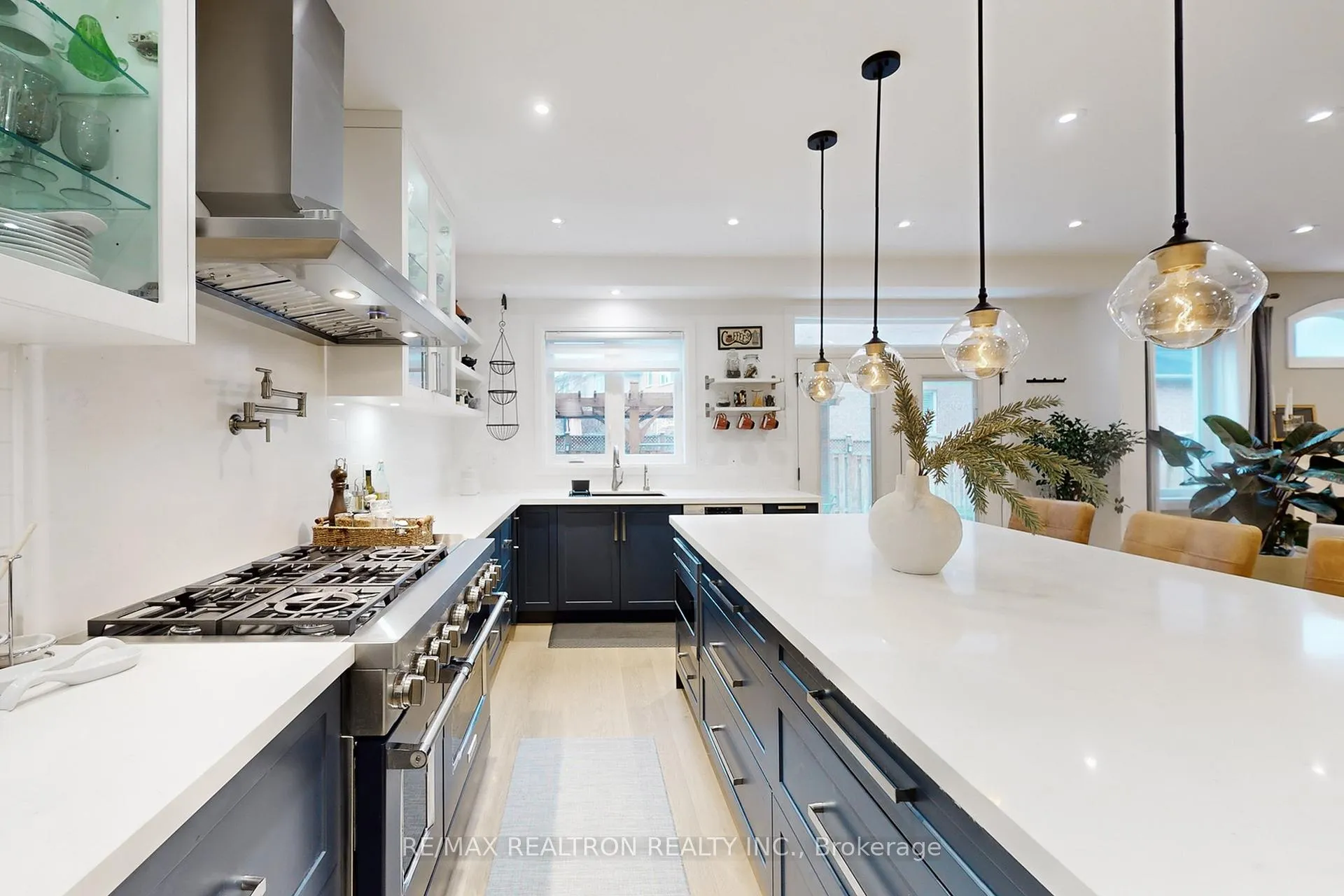 Photo 11 of 7 Honeyview Street, Vaughan, Patterson — HOMEH