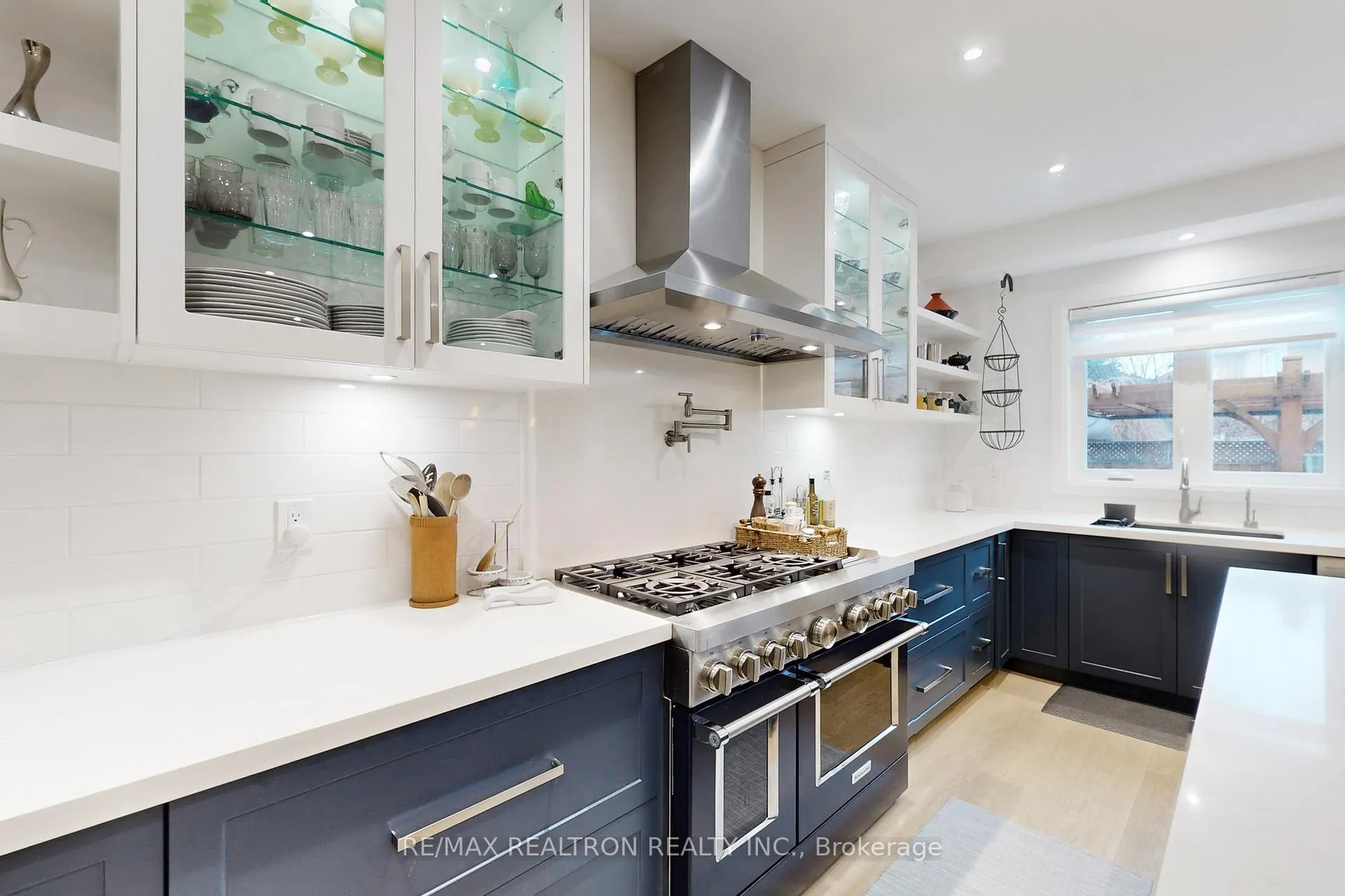Photo 12 of 7 Honeyview Street, Vaughan, Patterson — HOMEH
