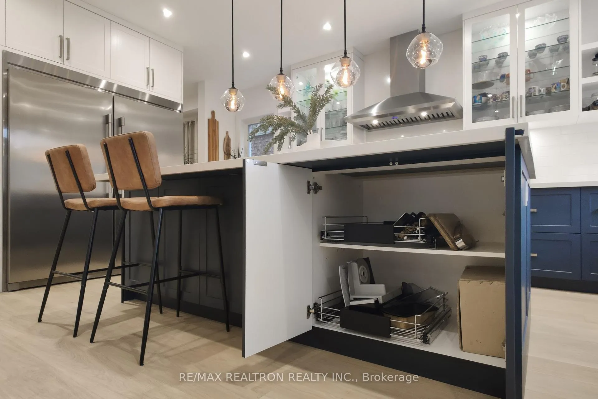 Photo 16 of 7 Honeyview Street, Vaughan, Patterson — HOMEH