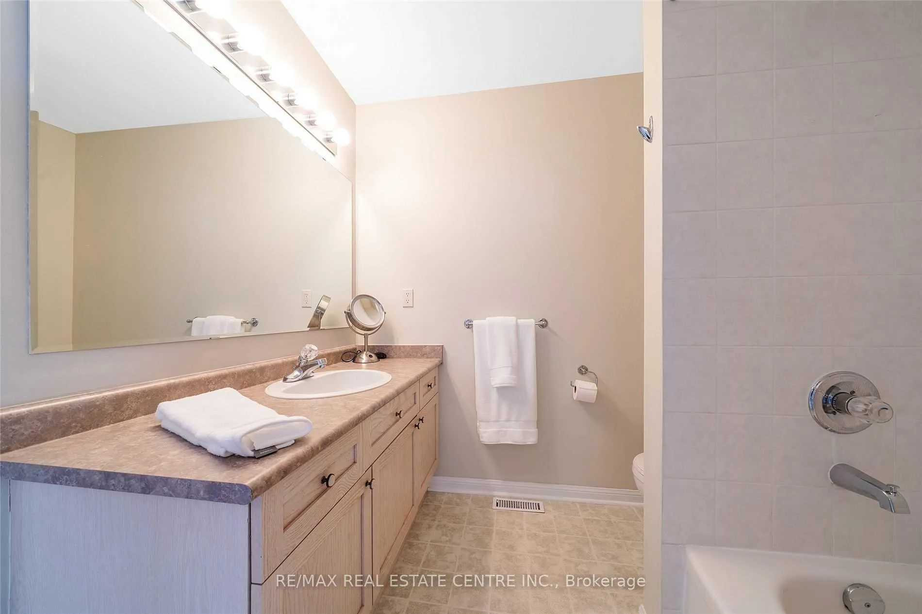 Photo 10 of 1024 Barclay Circle, Milton, Beaty — HOMEH