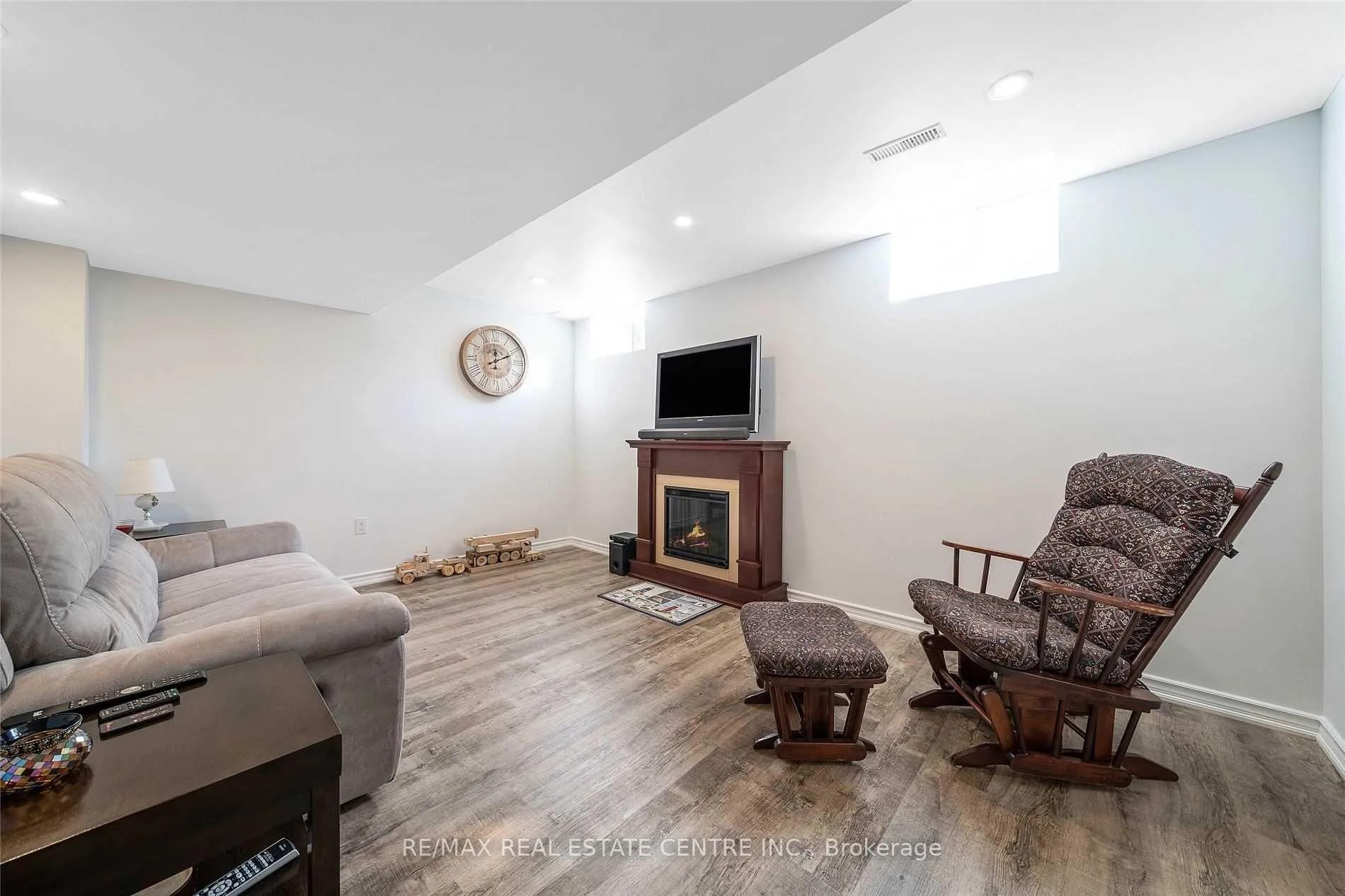 Photo 14 of 1024 Barclay Circle, Milton, Beaty — HOMEH