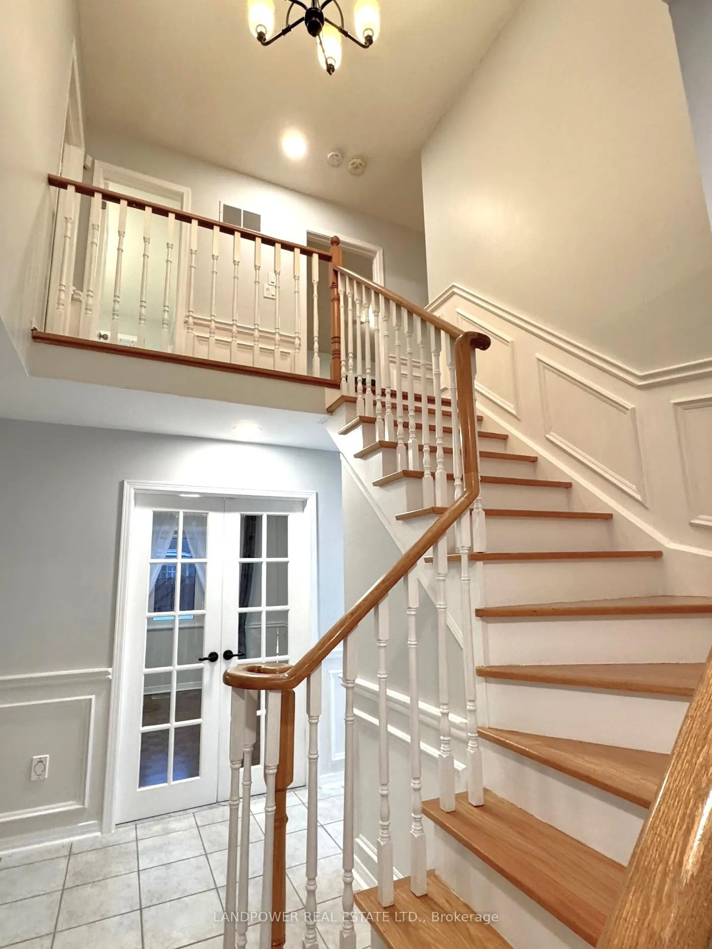 Photo 2 of 167 Silver Arrow Crescent, Vaughan, Maple — HOMEH