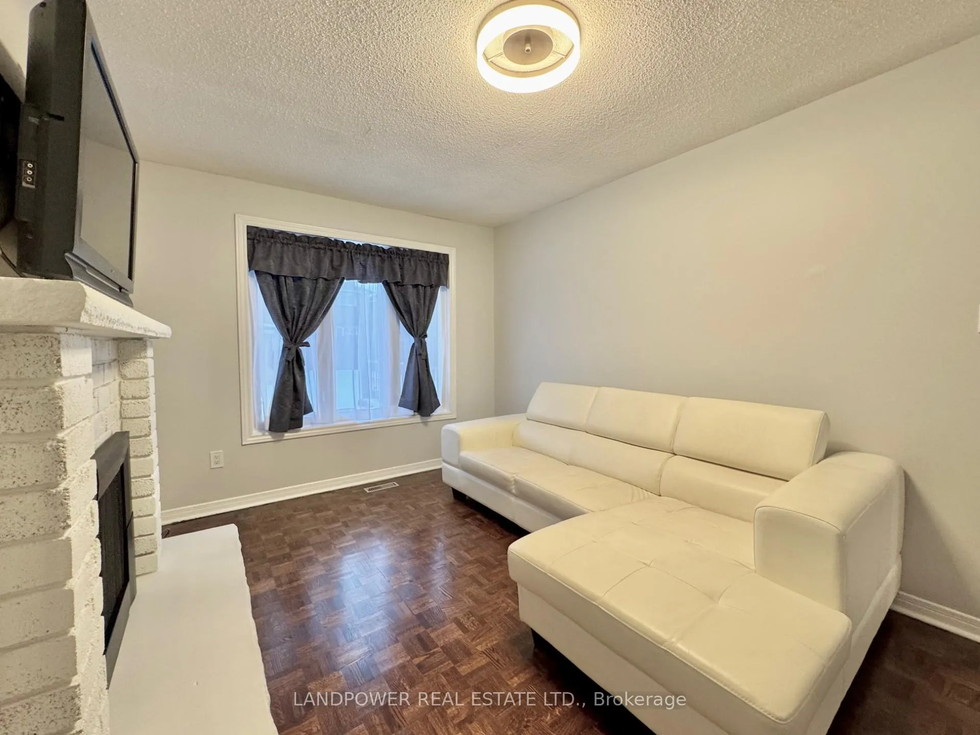 Photo 12 of 167 Silver Arrow Crescent, Vaughan, Maple — HOMEH