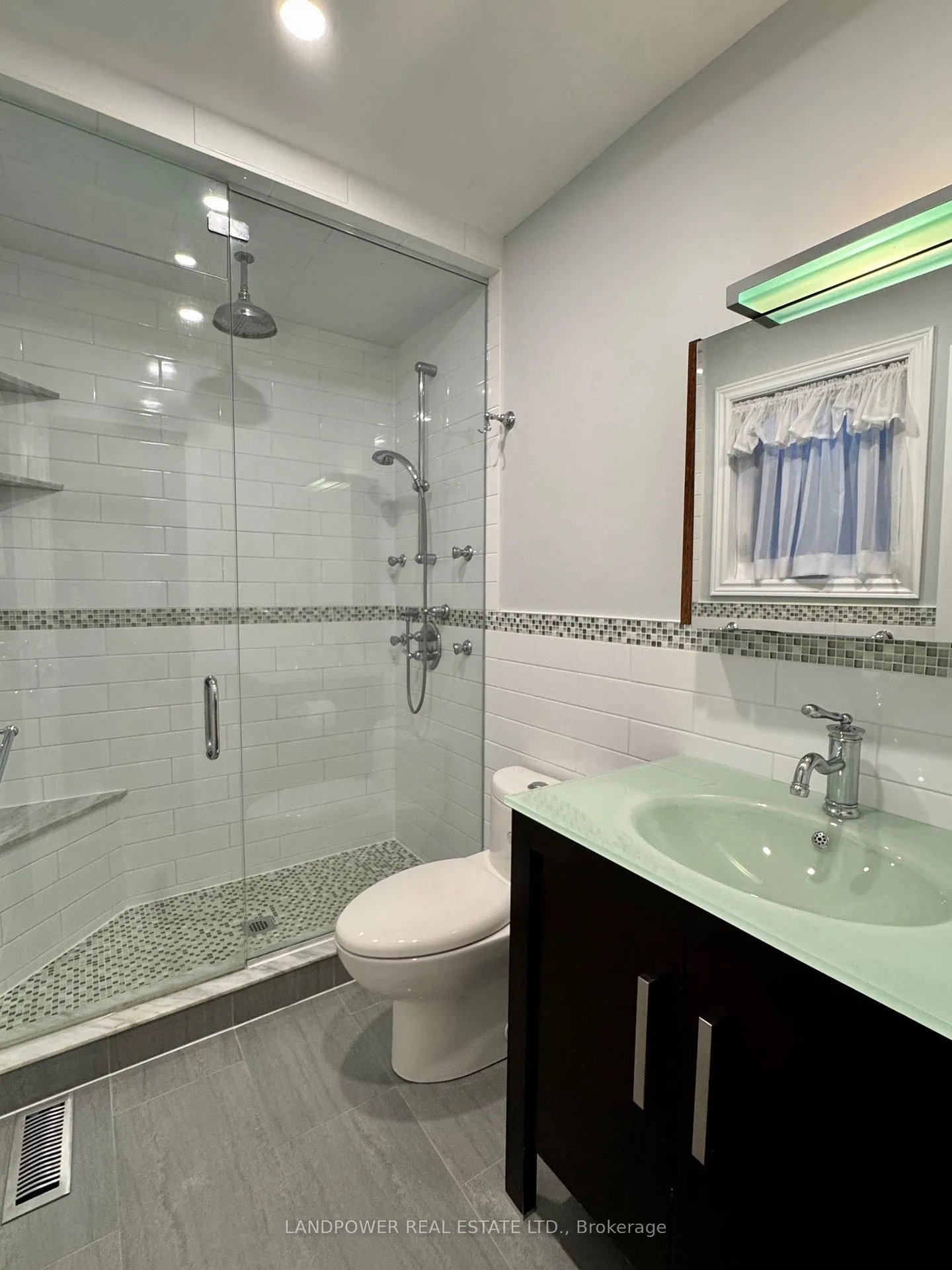 Photo 16 of 167 Silver Arrow Crescent, Vaughan, Maple — HOMEH