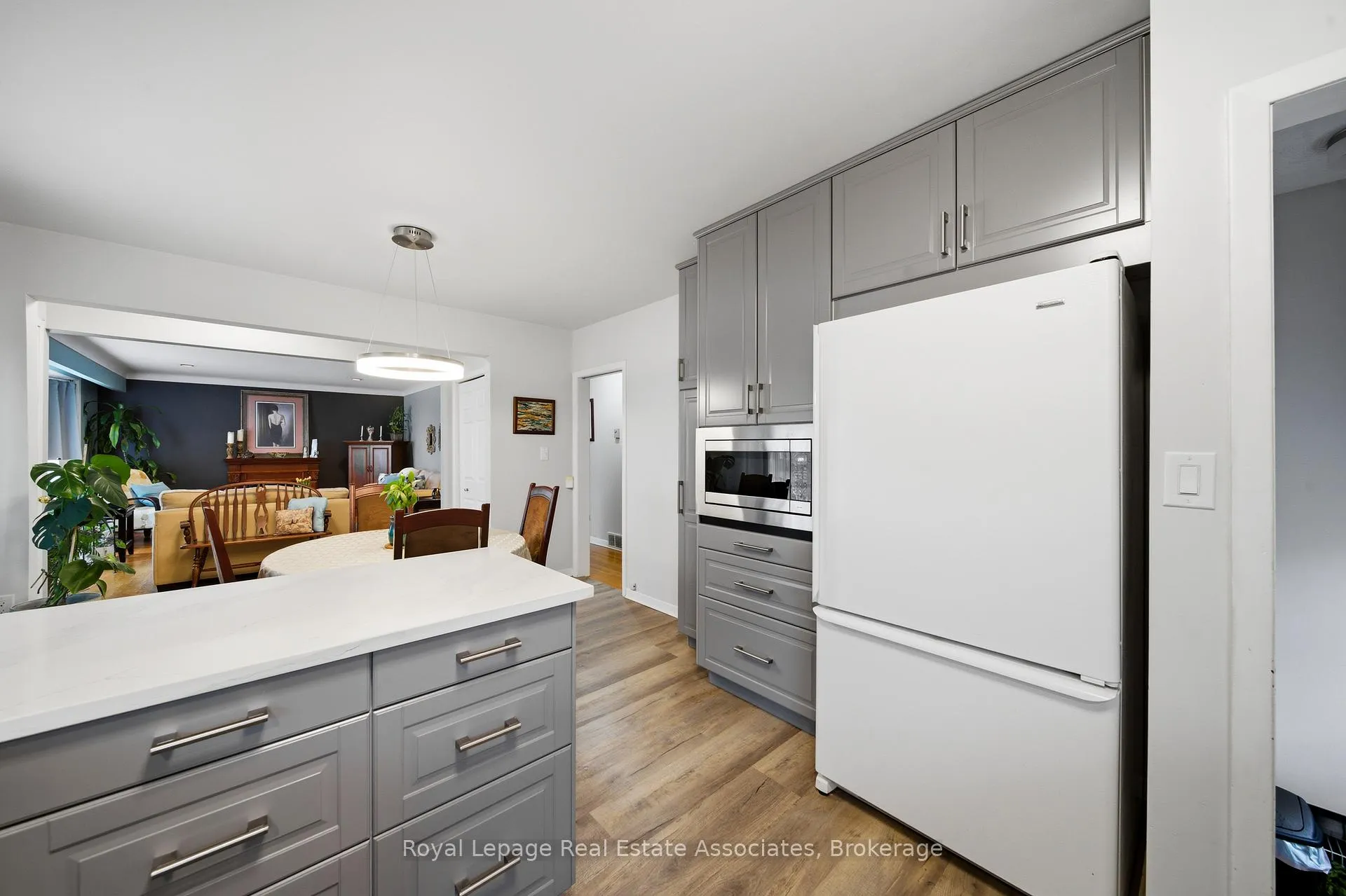 Photo 3 of 4018 Montcalm Crescent, Niagara Falls, Chippawa — HOMEH