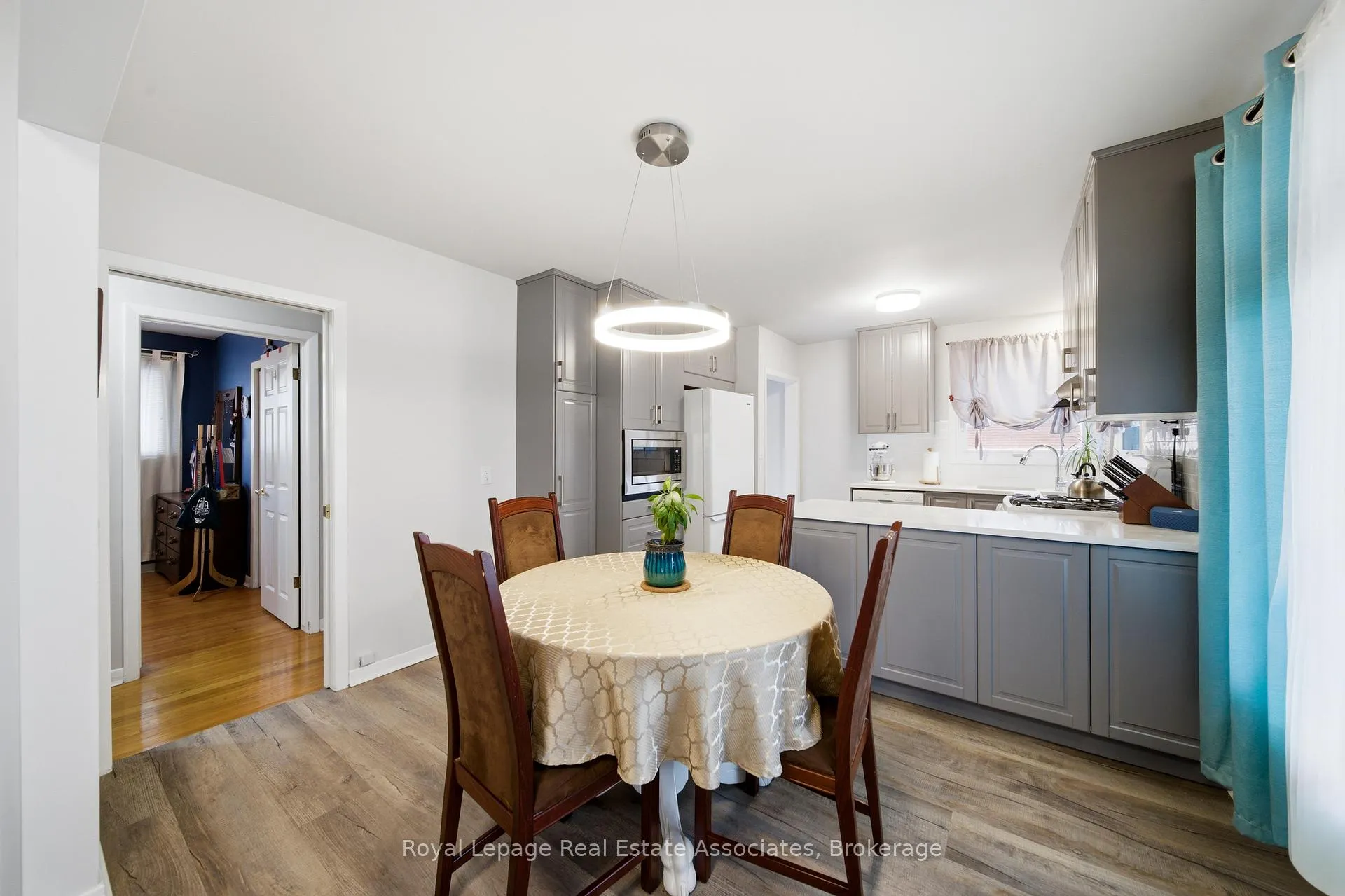 Photo 4 of 4018 Montcalm Crescent, Niagara Falls, Chippawa — HOMEH